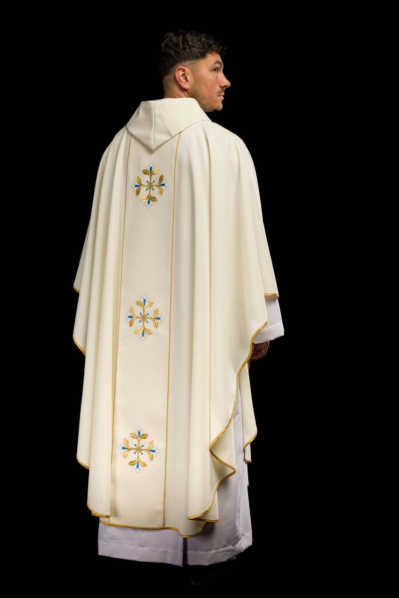 Ivory chasuble with gold Marian embroidery KOR/128/05/01 ECRU - HAFTINAUSA.COM
