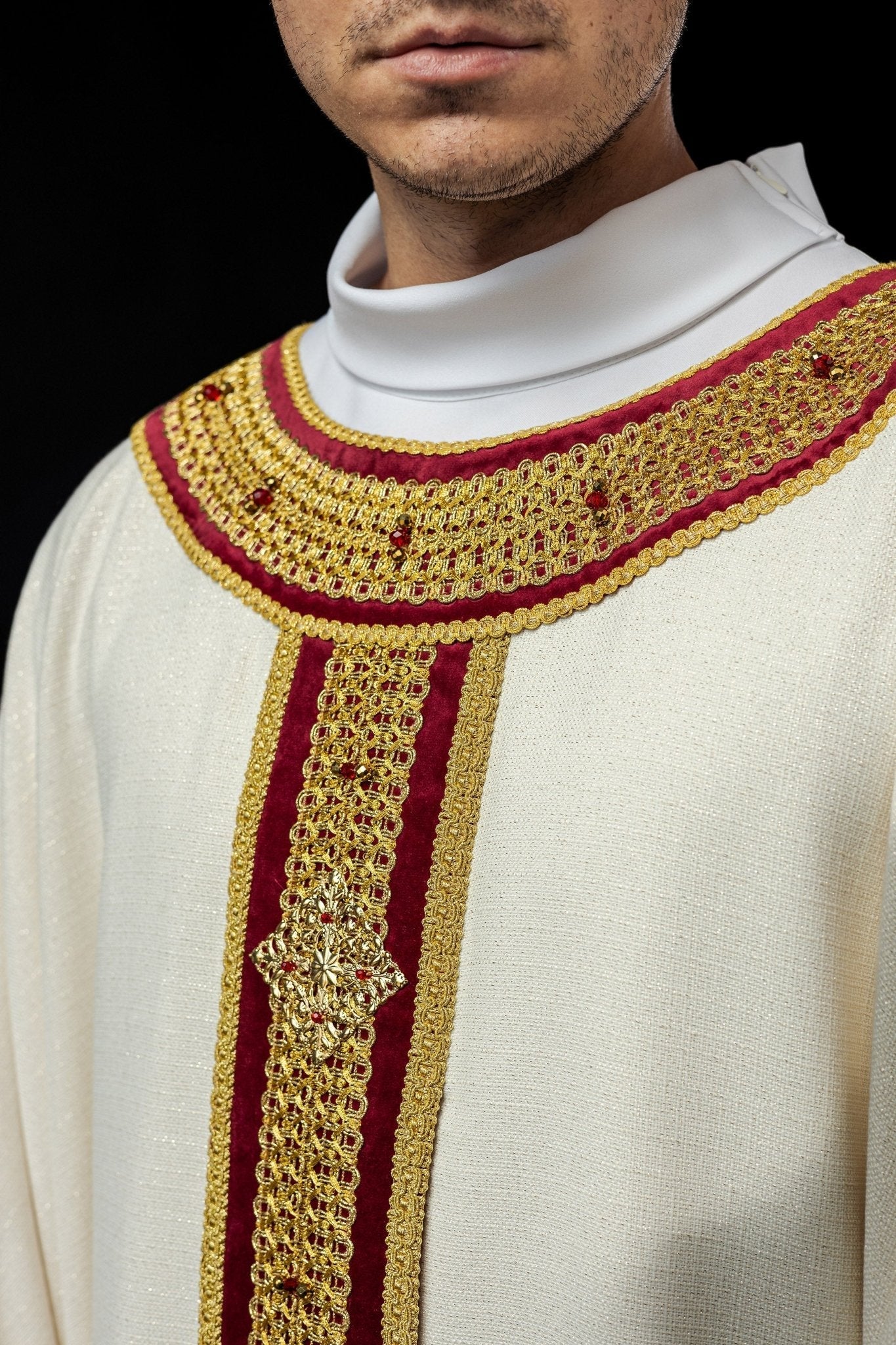 Ivory chasuble with red narrow orphrey Handmade 7001 HM/7001/05/71/PA02 - HAFTINAUSA.COM