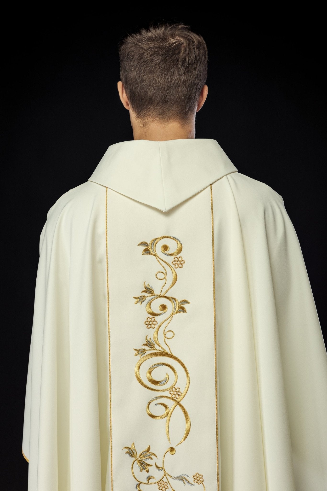 Ivory chasuble with the image of Immaculate Heart of Mary KOW2/006/05/01 - HAFTINAUSA.COM
