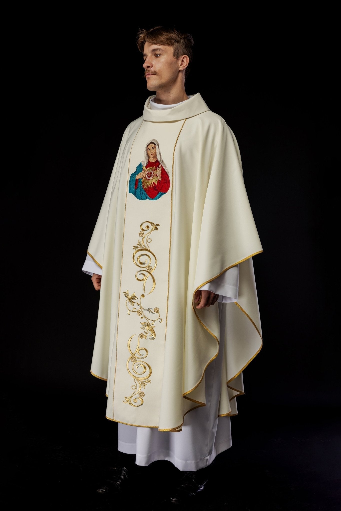 Ivory chasuble with the image of Immaculate Heart of Mary KOW2/006/05/01 - HAFTINAUSA.COM