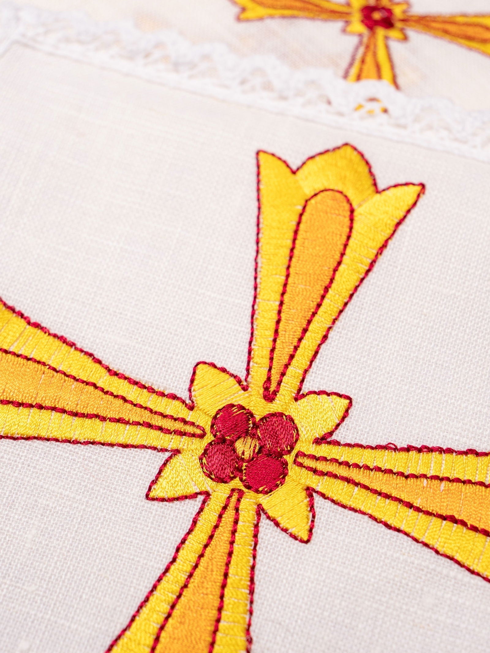 Linen chalice set with eucharistic embroidery cross