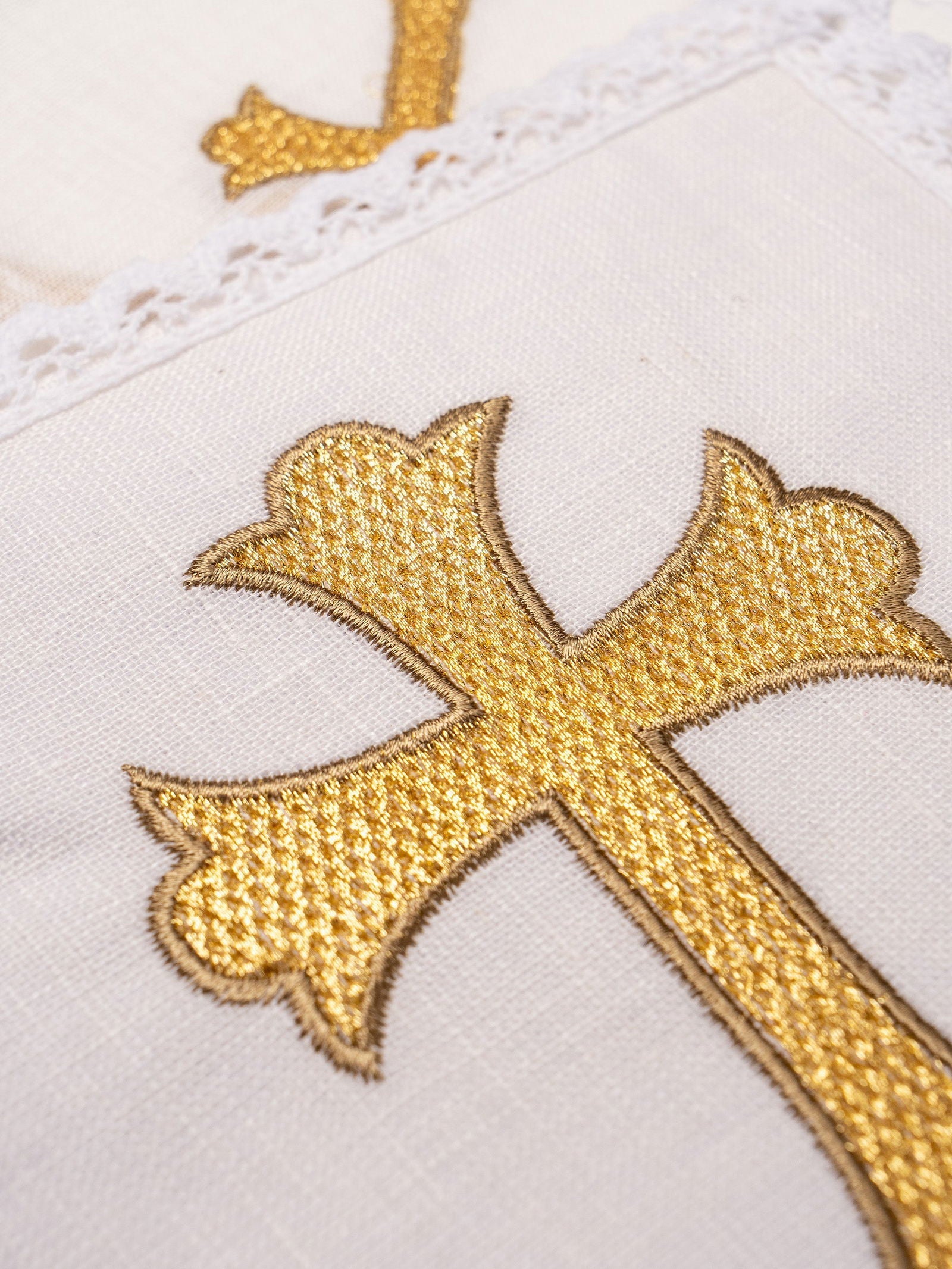 Linen chalice set with eucharistic embroidery cross