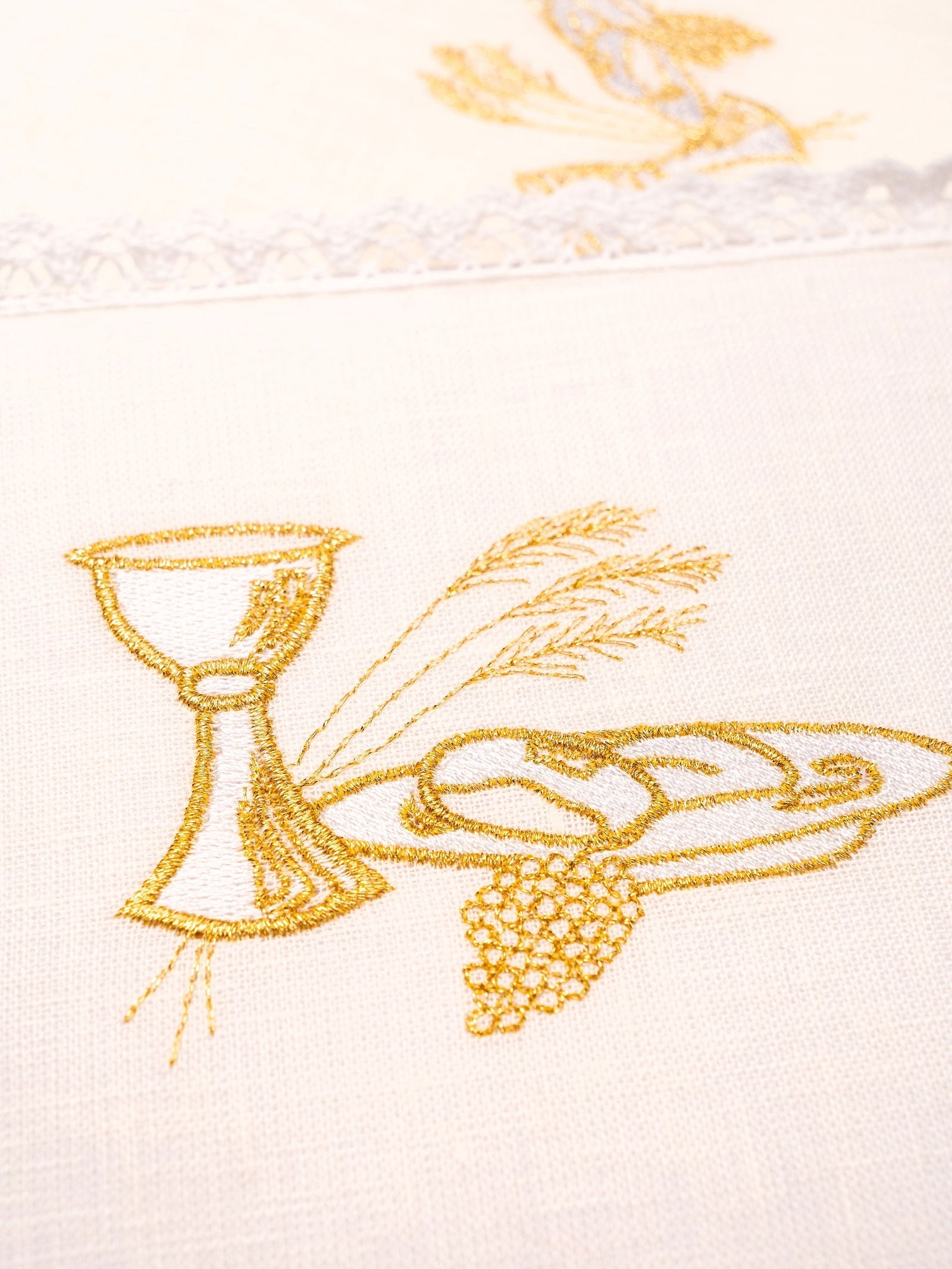 Linen chalice set with eucharistic embroidery gold