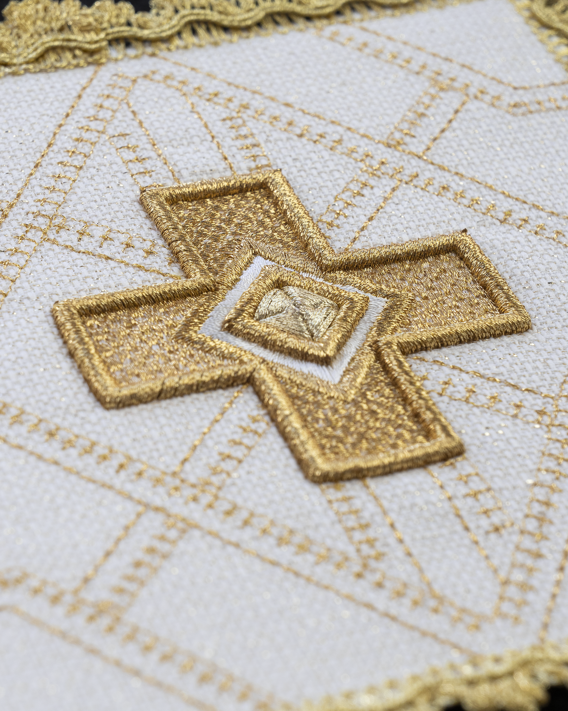 Set of four palls with golden embroidery - HAFTINAUSA.COM