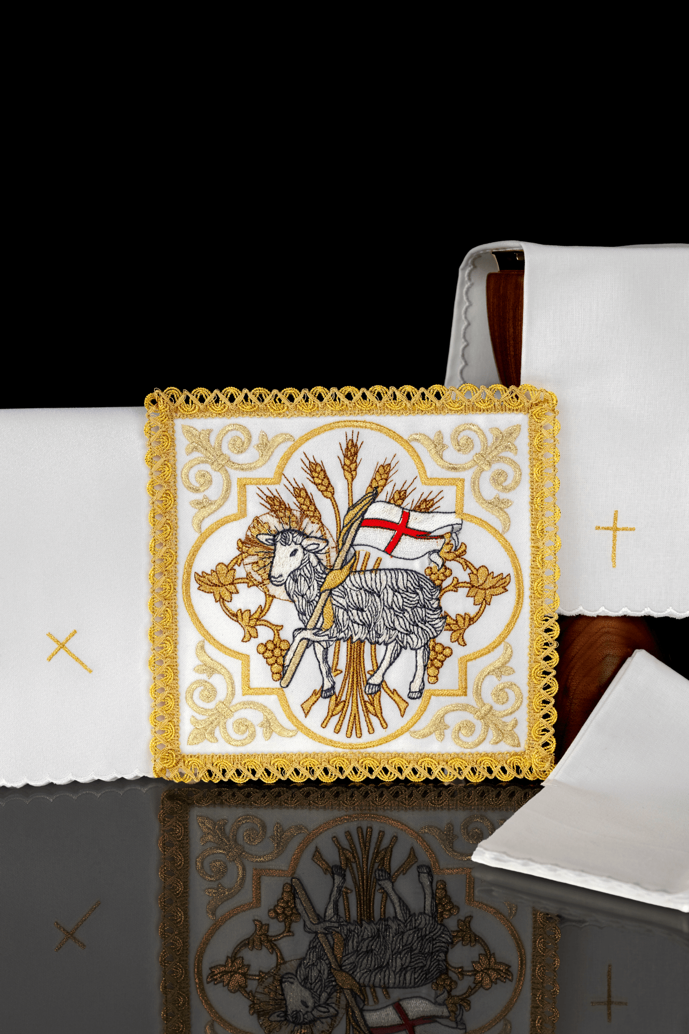 Lamb embroidered linen for Easter KK/5007 - HAFTINAUSA.COM