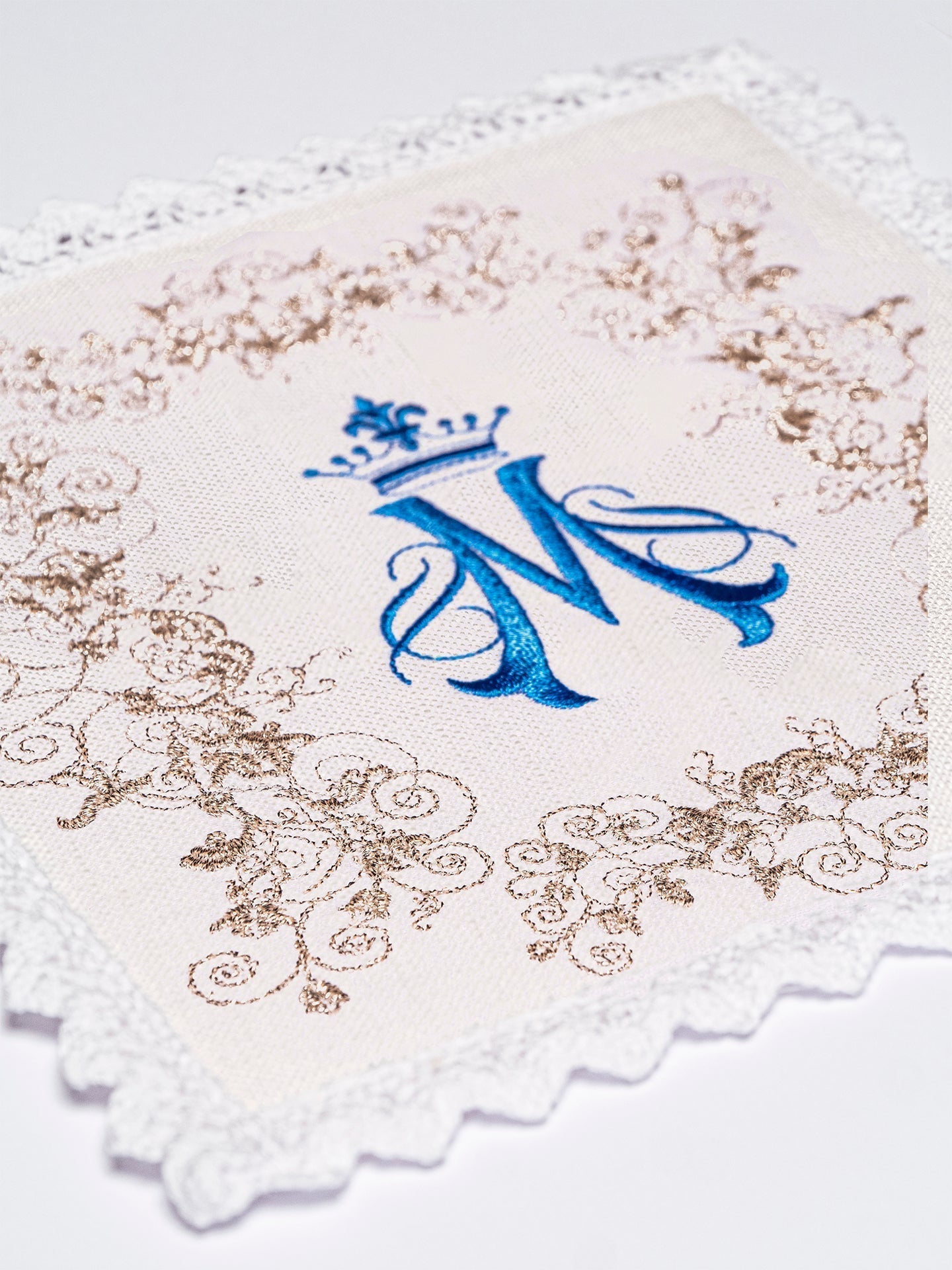 Linen Chalice Linens with Embroidered Mary Motif KKL/161 - HAFTINAUSA.COM