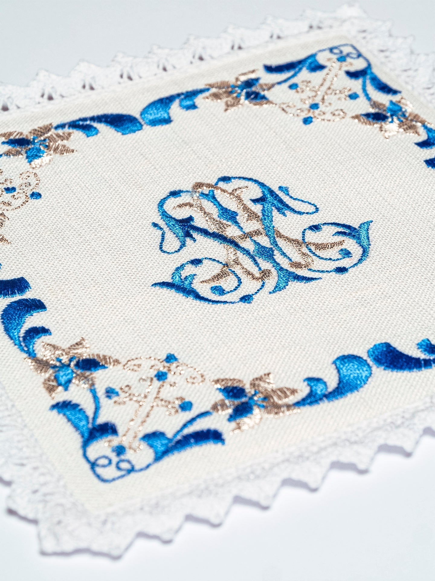 Linen Chalice Linens with Gold Mary Embroidery KKL/092 - HAFTINAUSA.COM