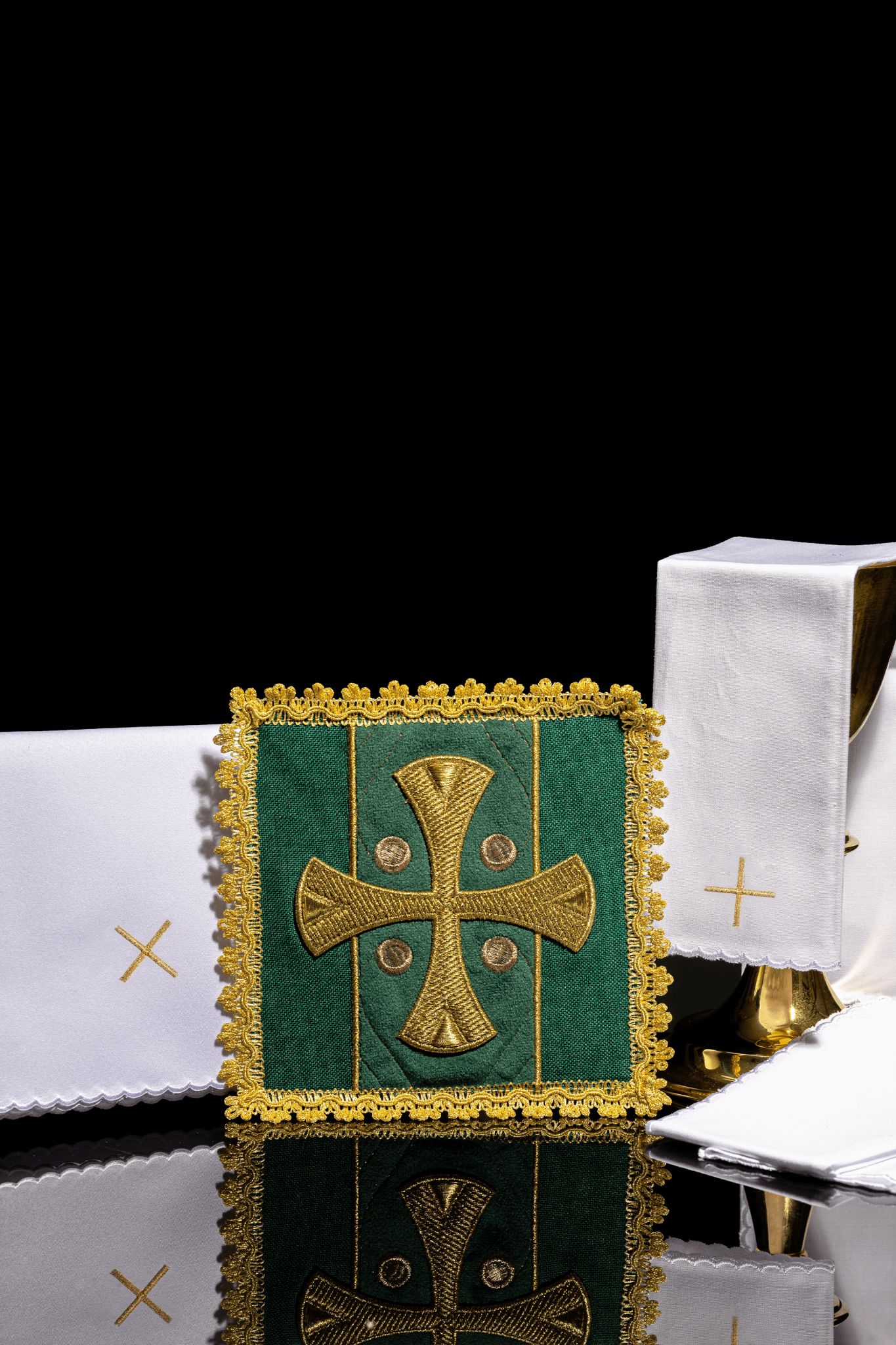 Liturgical chalice linens green embroidered on velvet S - 5568/01 - HAFTINAUSA.COM