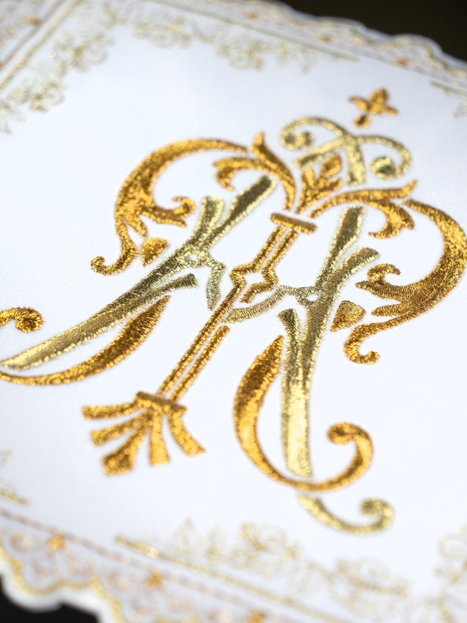 Liturgical chalice set with gold embroidered Marian motif S - 5564 - HAFTINAUSA.COM