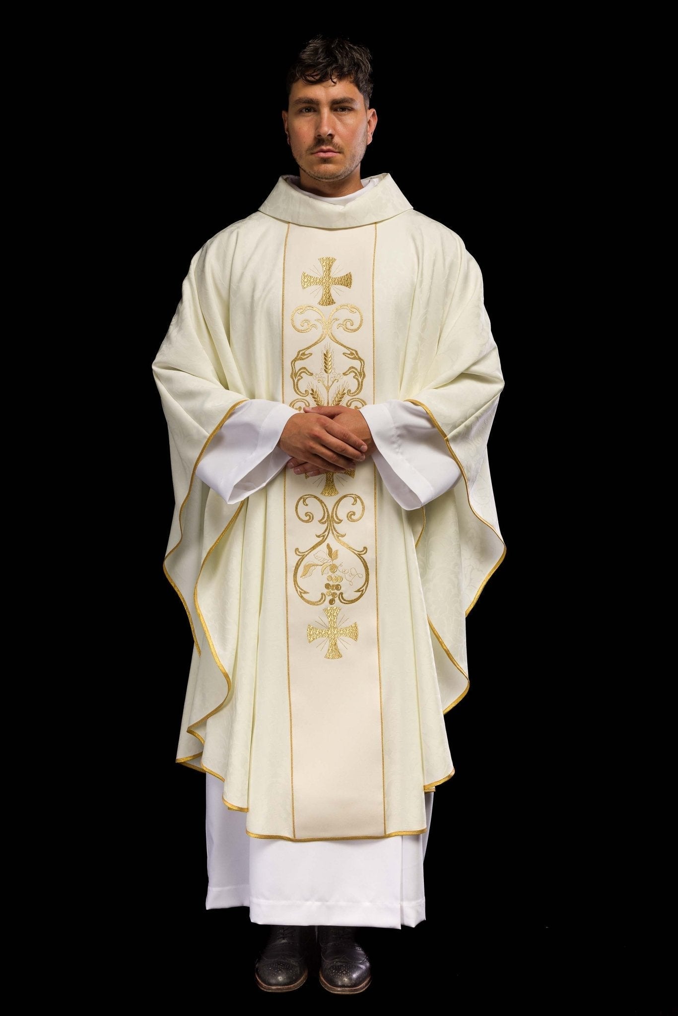 Liturgical chasuble with a decorated belt KOR/148/05/81 - HAFTINAUSA.COM