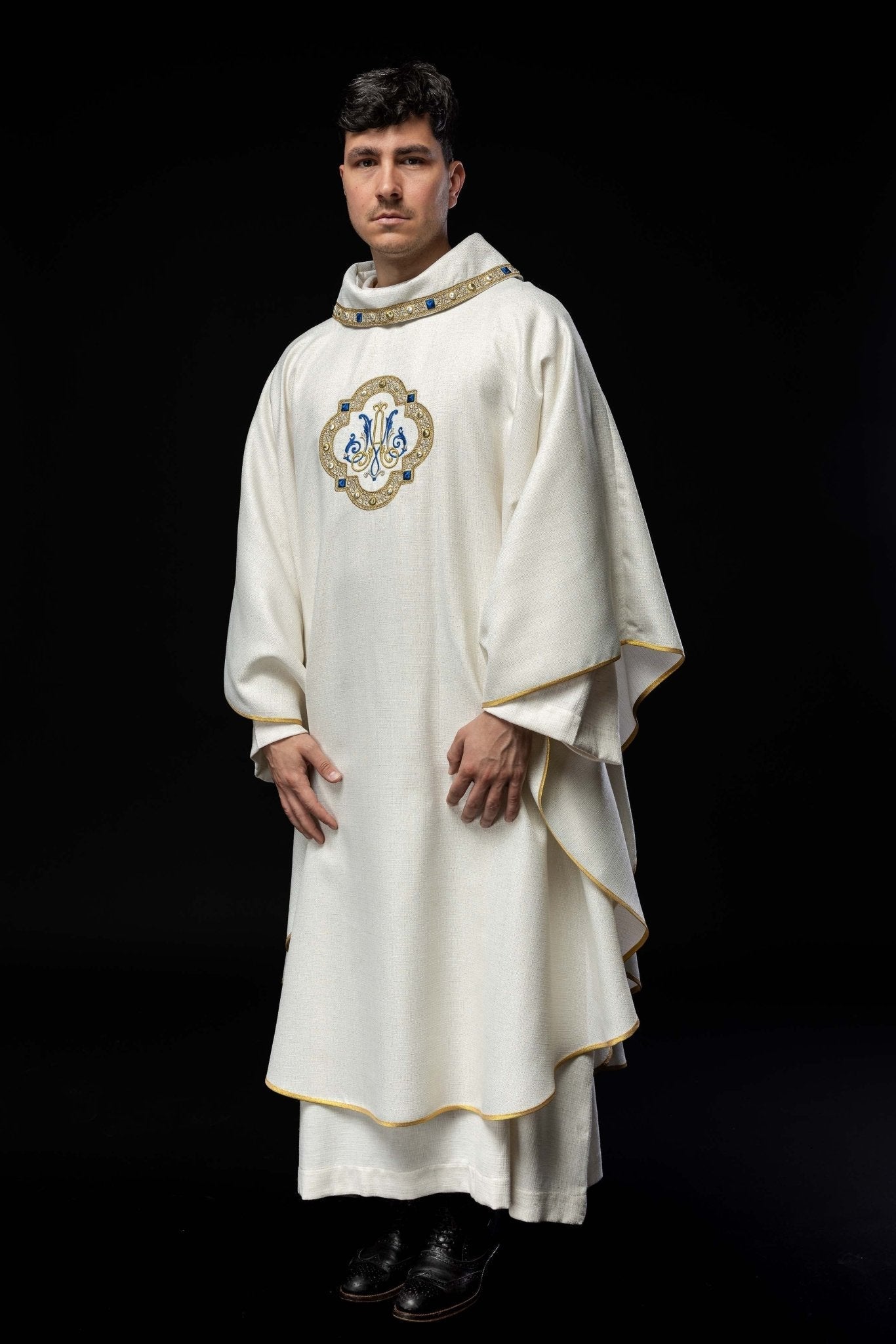 Liturgical chasuble with embroidered Marian emblem S - 7074 - 05 - 71 - HAFTINAUSA.COM
