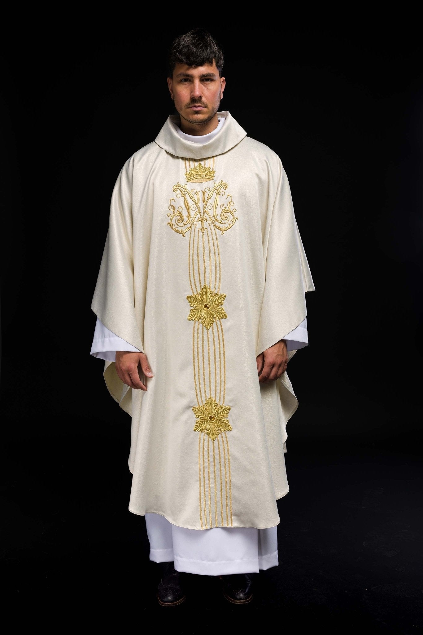 Marian chasuble made of gold glittery texture LE/7025/05 - HAFTINAUSA.COM