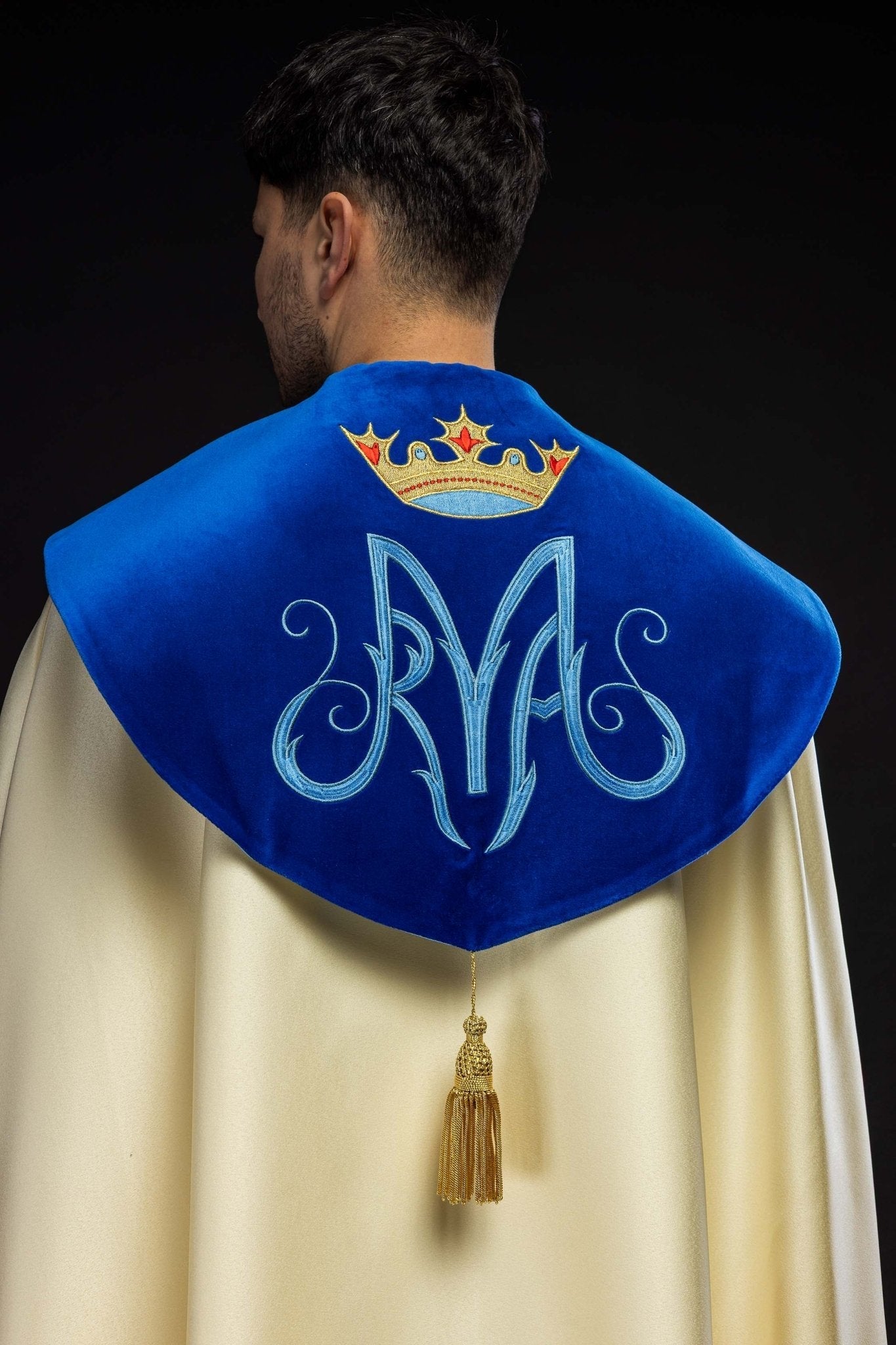 Marian liturgical cope made of ecru texture and blue velvet KKP/127/05/20/PA ECRU SAT. POMPON 145cm - HAFTINAUSA.COM