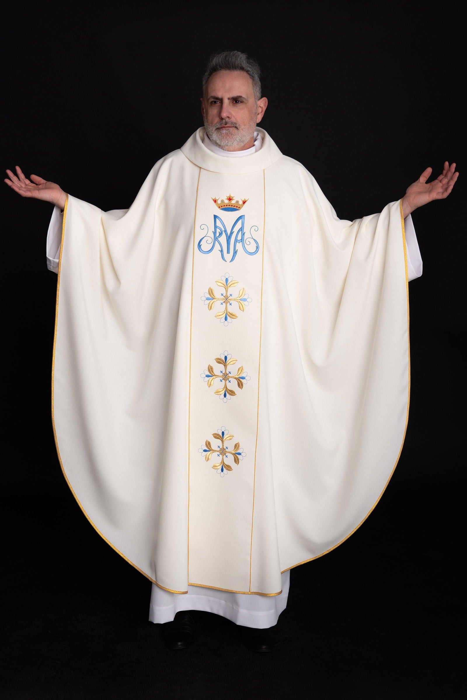 Ivory chasuble with gold Marian embroidery - HAFTINAUSA.COM