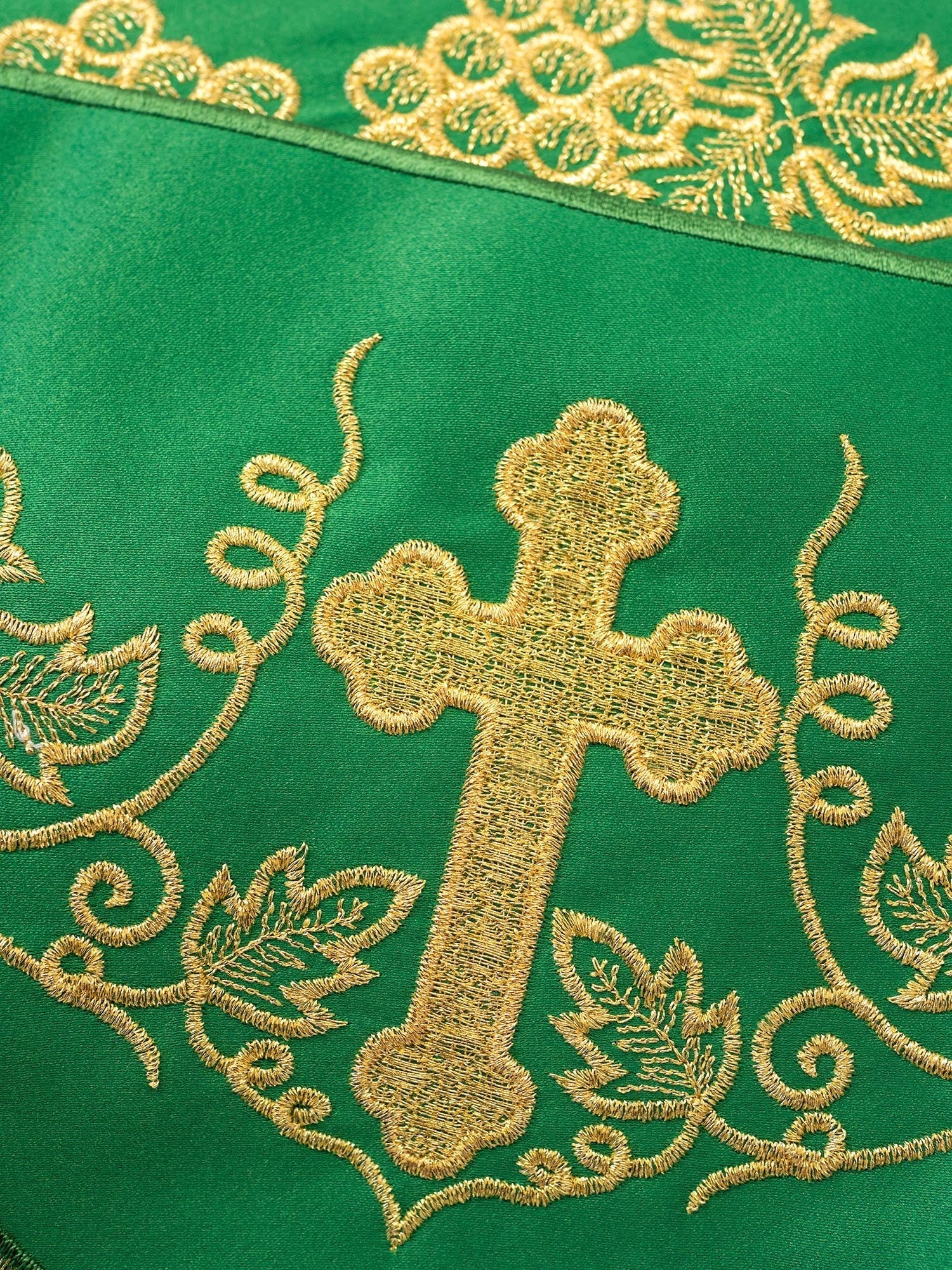 Superfrontal in green with Cross and Grapes embroidery