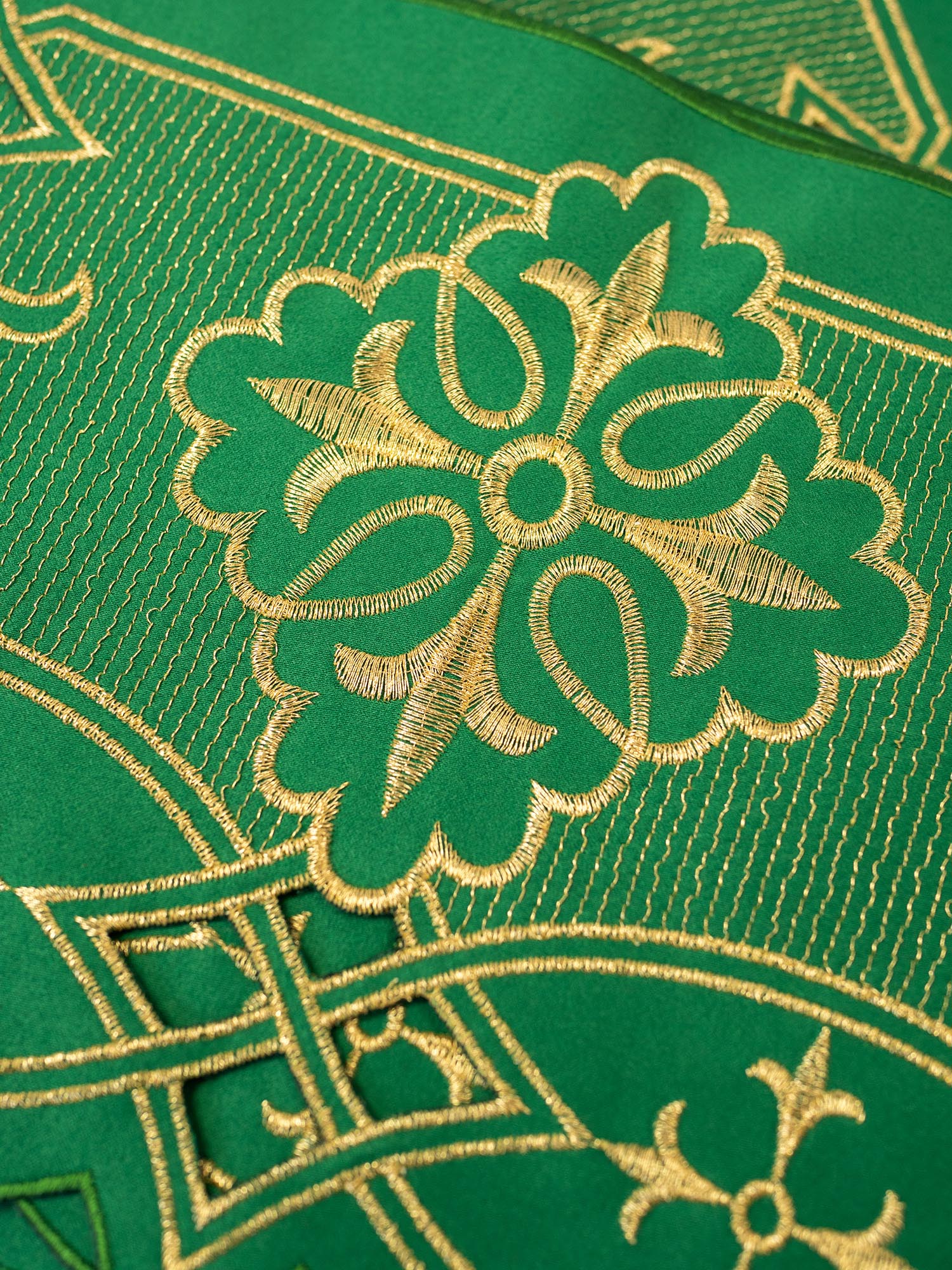 Trimmings with front embroidery Rosette in green