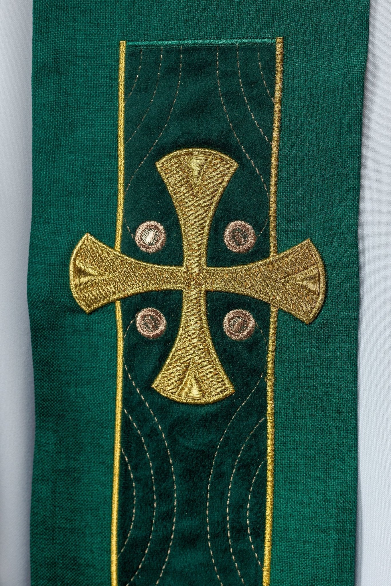 Modern green liturgical stole with three gold crosses and tassels S - 2068 - 01 - 70 - HAFTINAUSA.COM