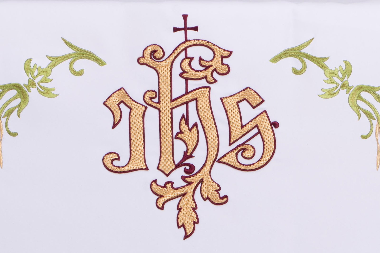 Altar tablecloth with frontal embroidery "IHS"