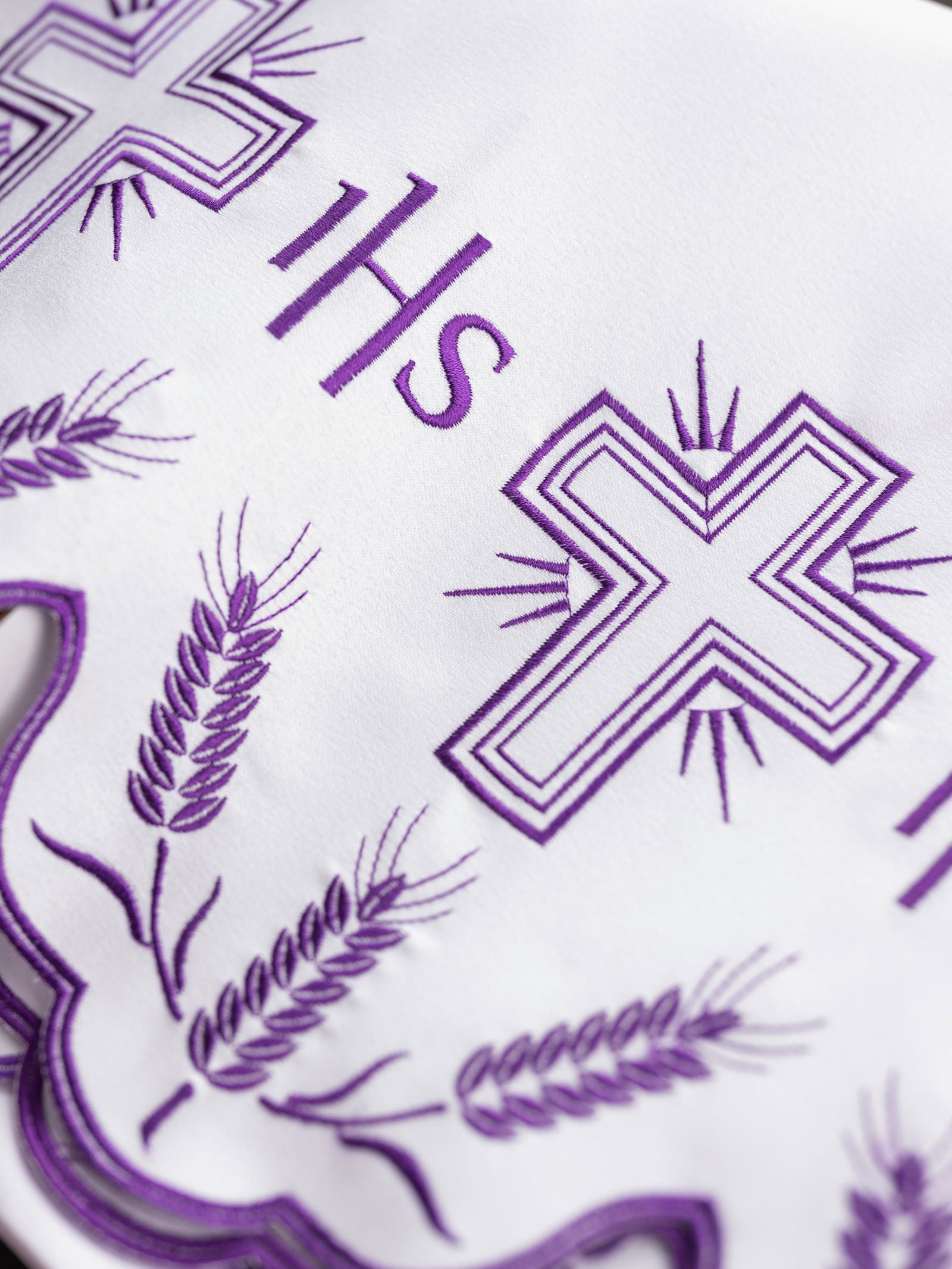 Altar tablecloth with crosses embroidery purple finish