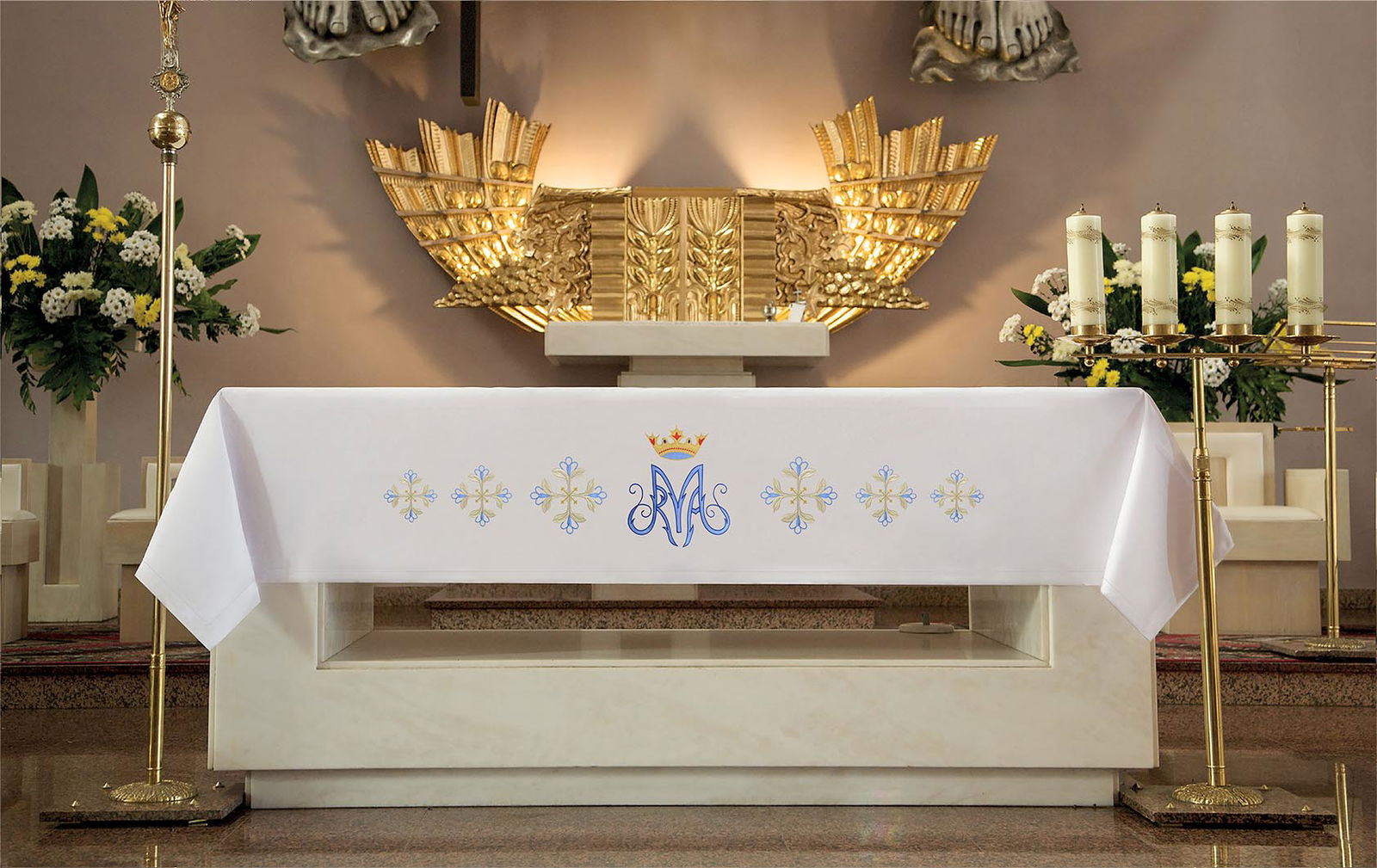 Altar tablecloth with blue Marian embroidery