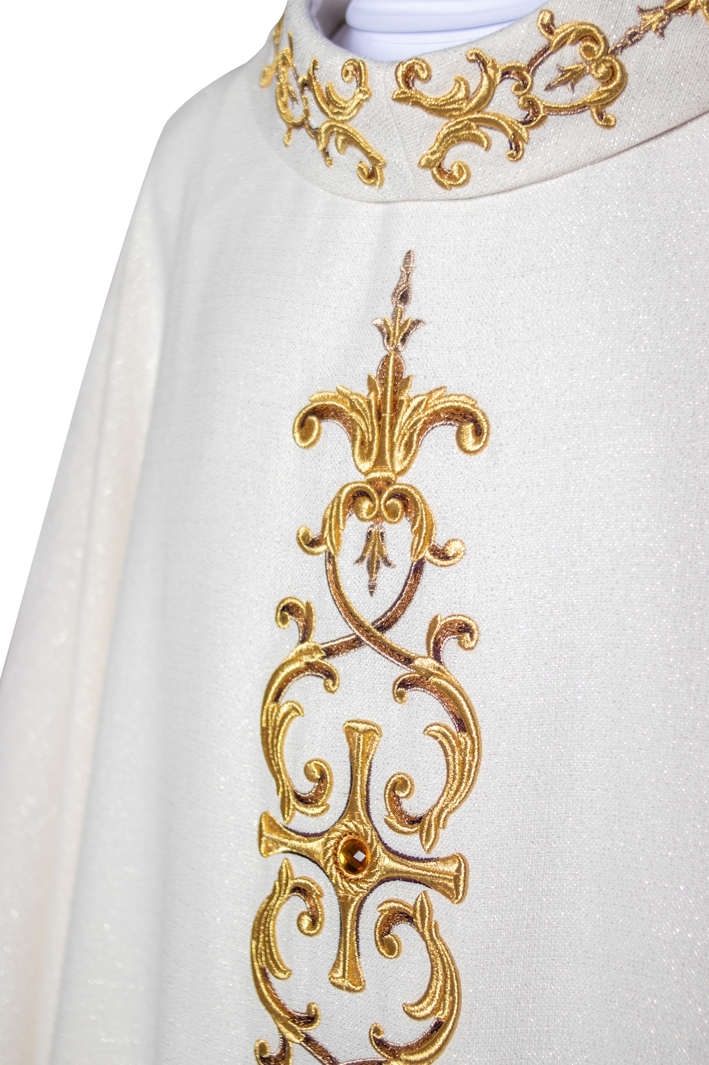 Chasuble richly embroidered, adorned with gemstones