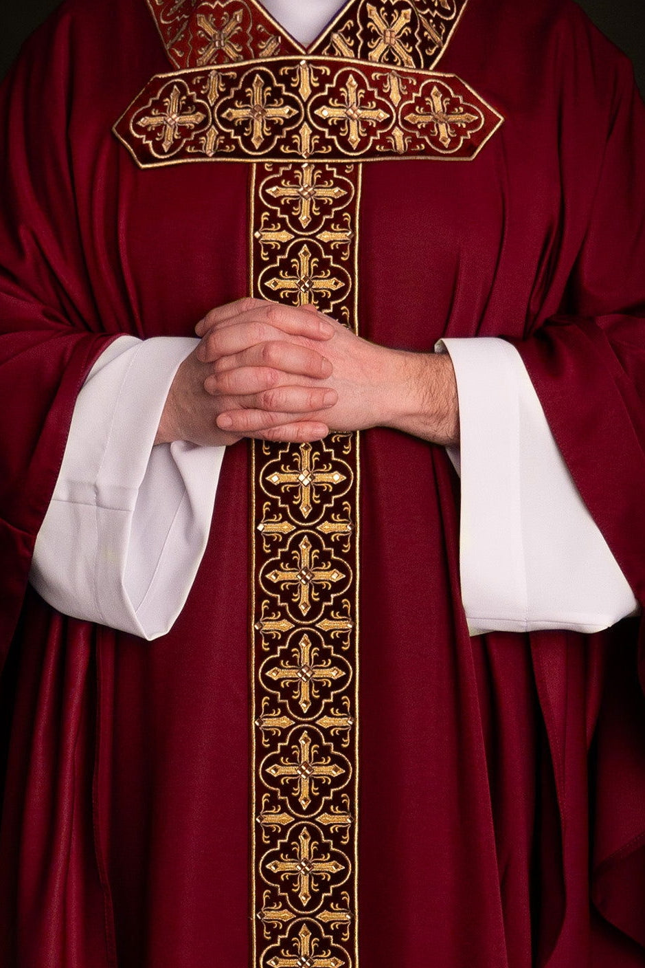 Red chasuble finished with 500 red faceted stones - HAFTINAUSA.COM