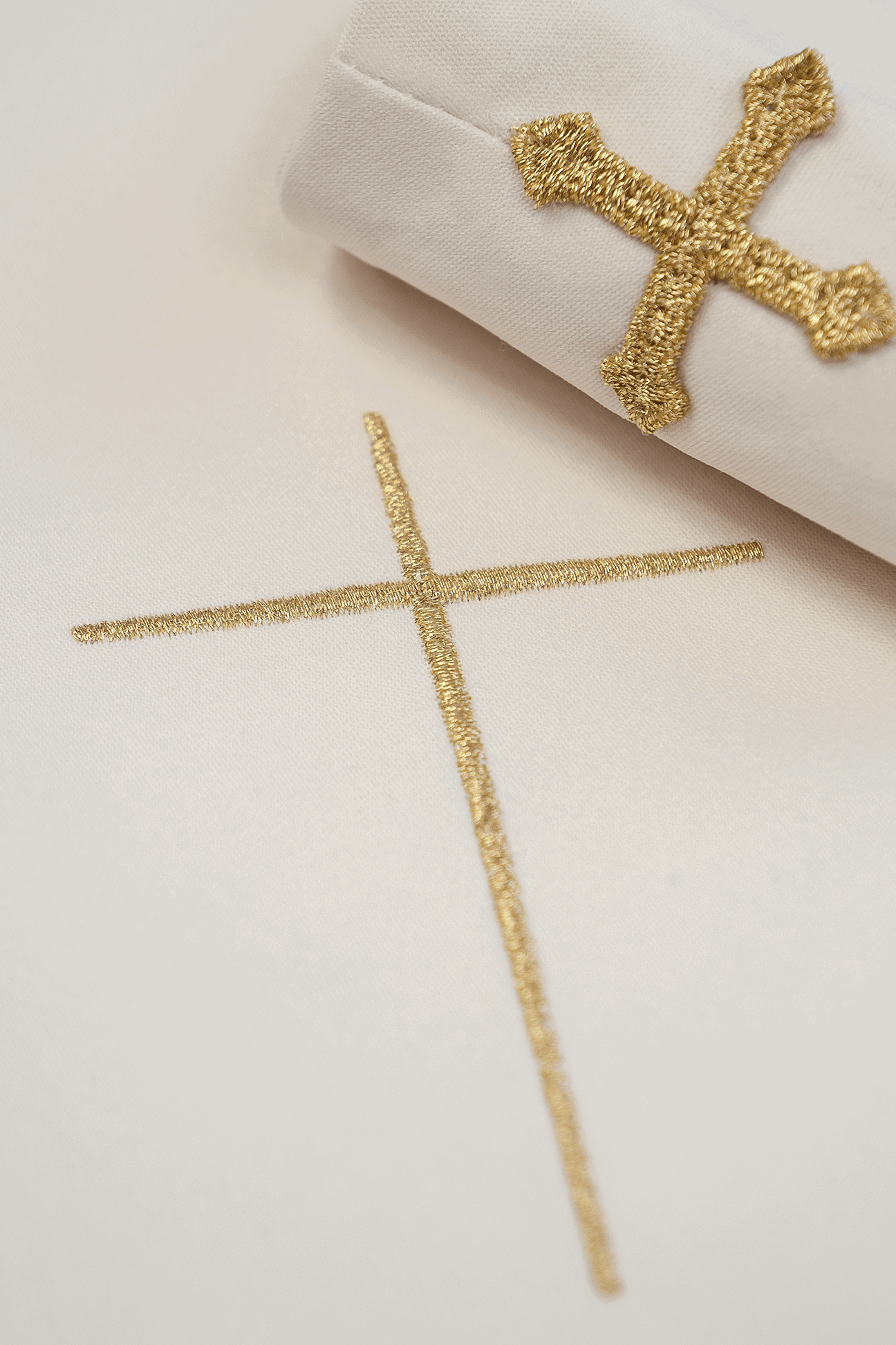 Richly embroidered ecru chasuble