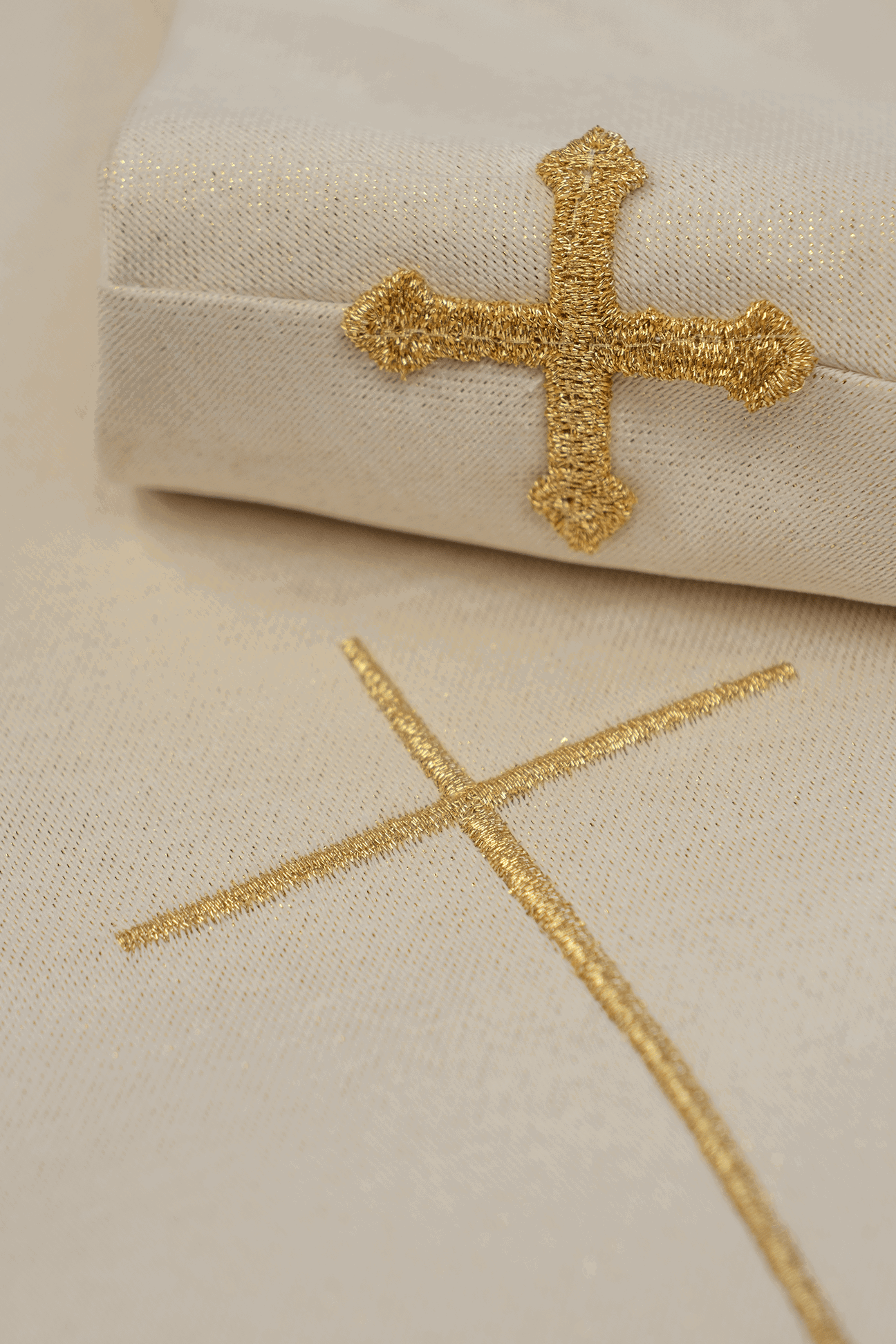 Chasuble embroidered with ecru Cross