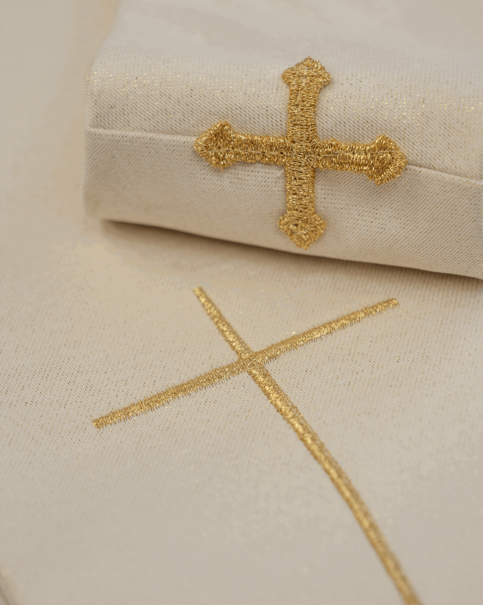 Chasuble embroidered with ecru Cross