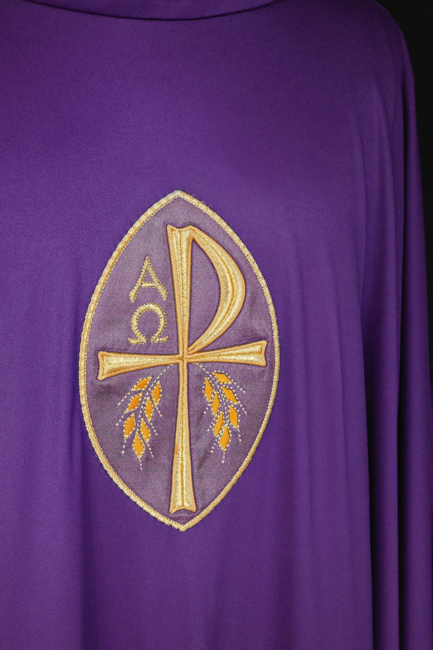 Purple chasuble made of light SACROLITE texture