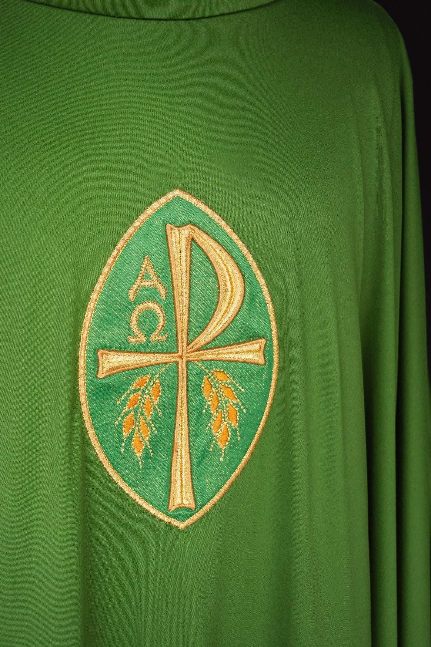 Green chasuble made of lightweight SACROLITE fabric