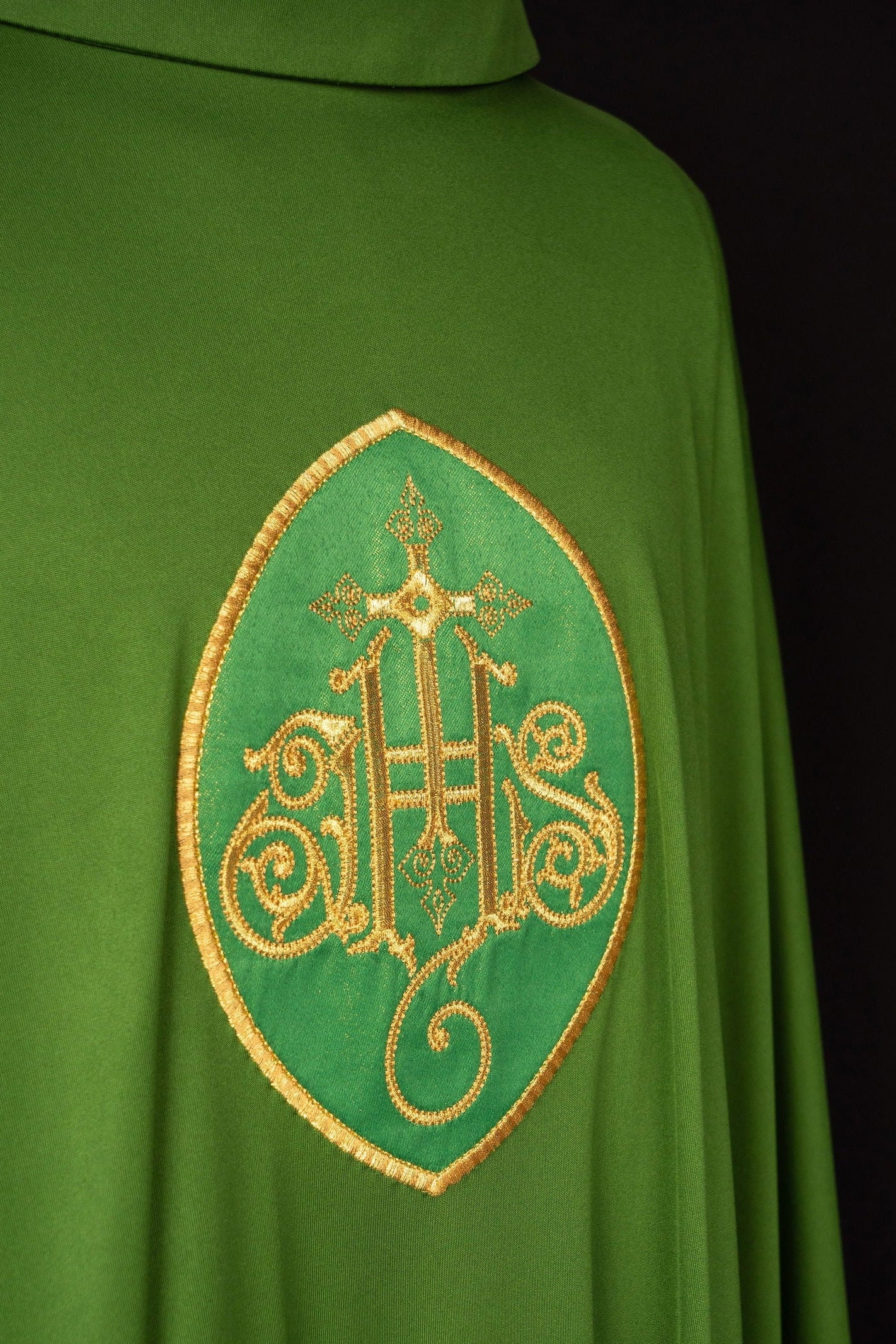 Chasuble embroidered with IHS lightweight SACROLITE knit fabric