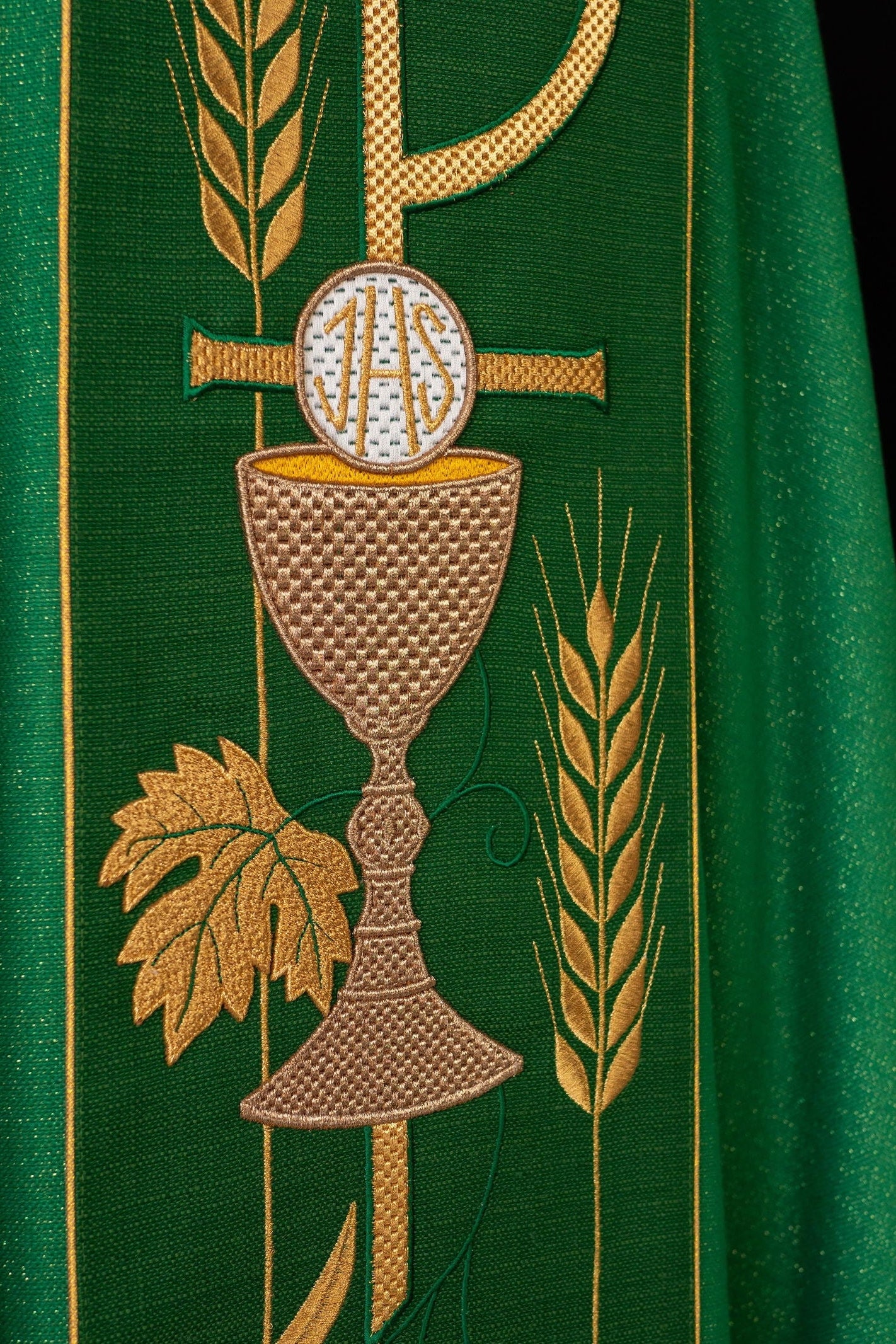 Embroidered chasuble with eucharistic motifs PAX Green