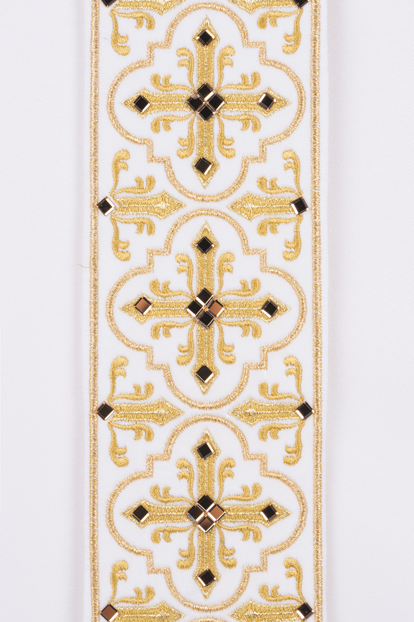 Chasuble richly adorned with 500 faceted stones