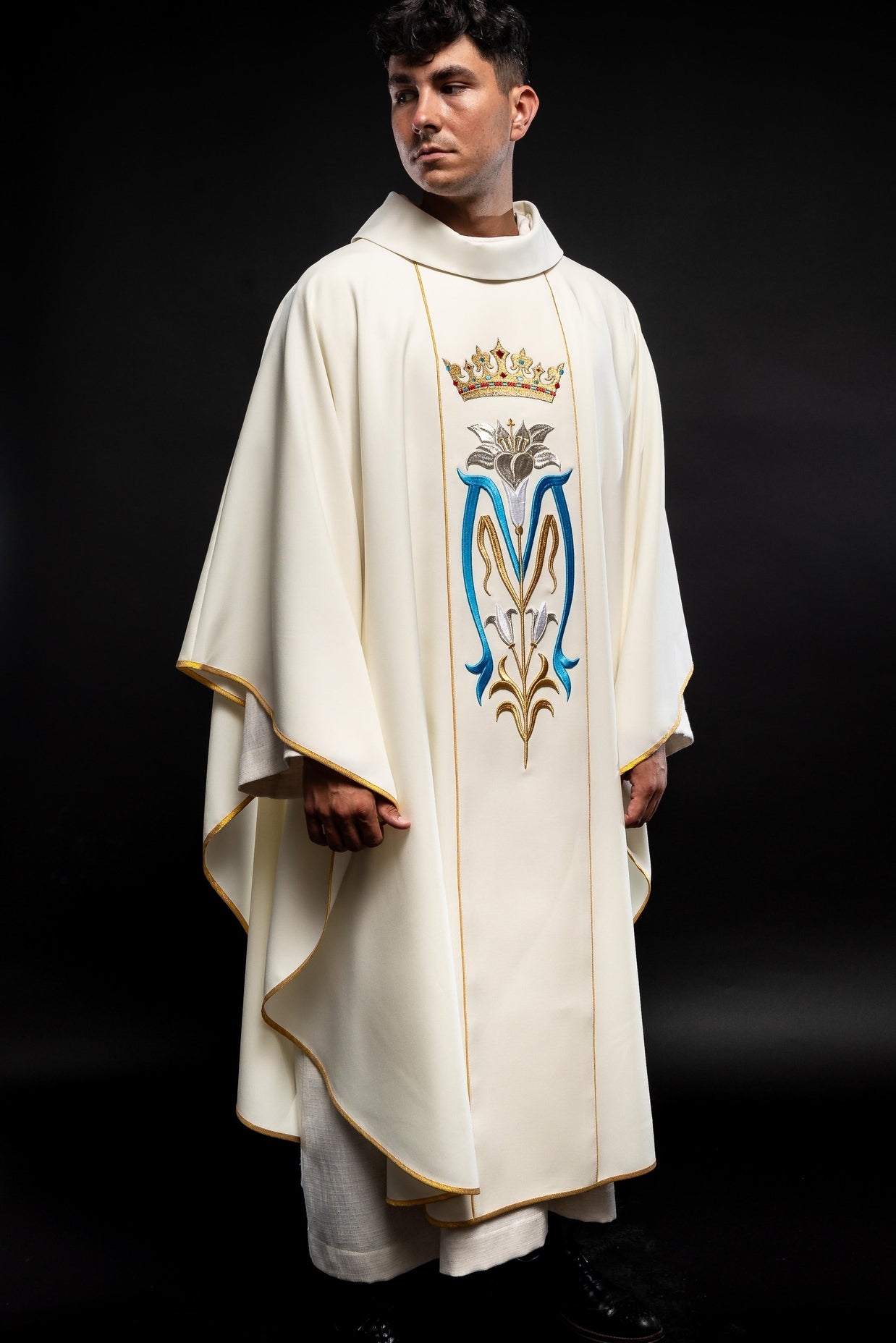 Ecru liturgical Marian chasuble embroidered with a crown