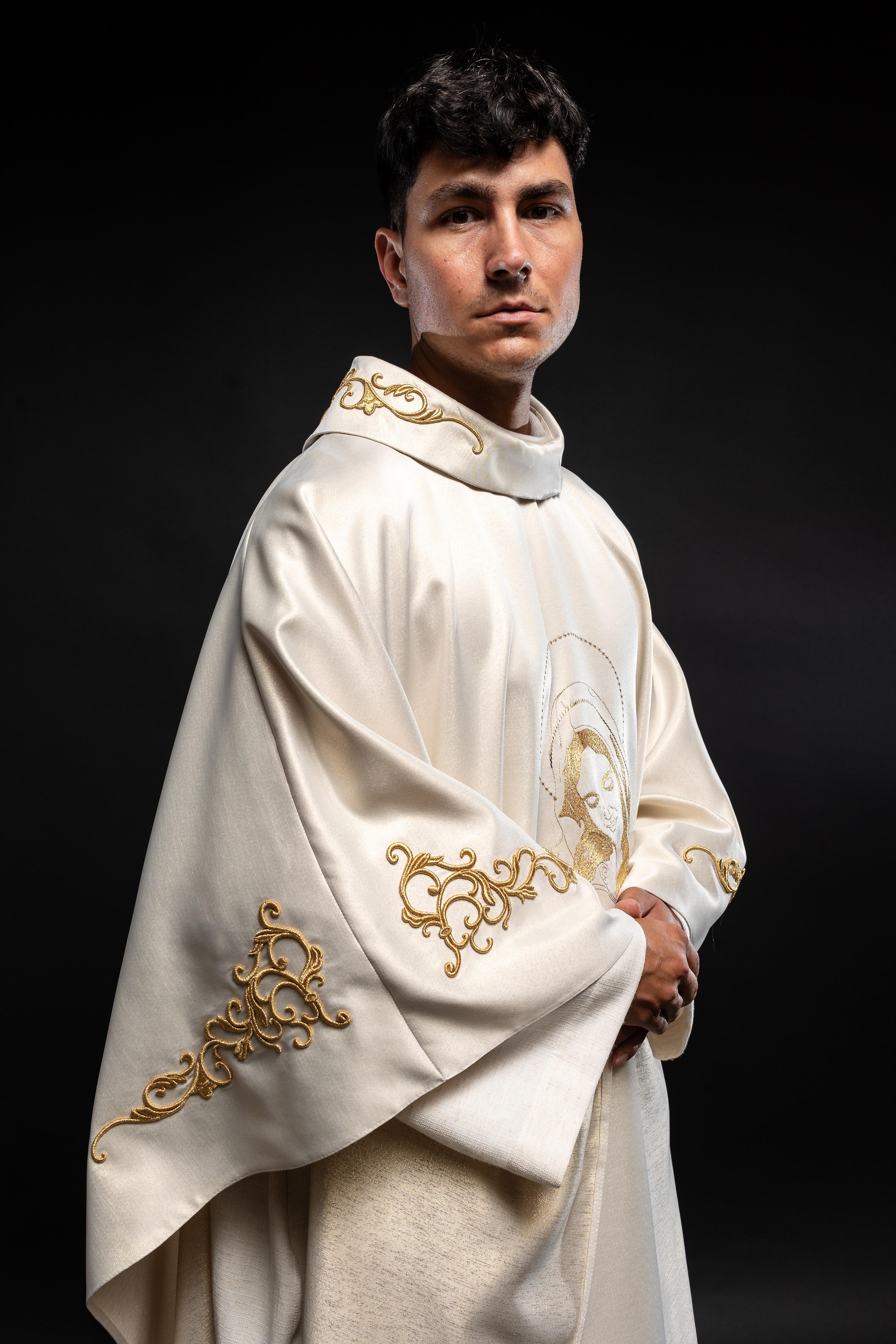 Liturgical chasuble with the image of Our Lady hugging the baby Jesus