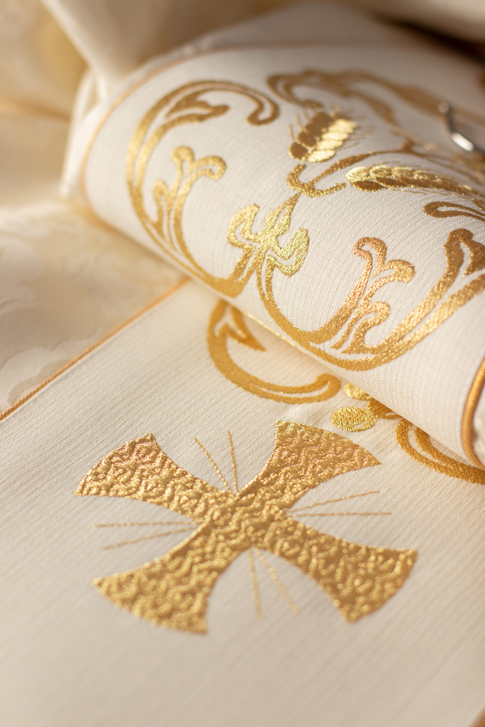 Liturgical chasuble with a decorated belt