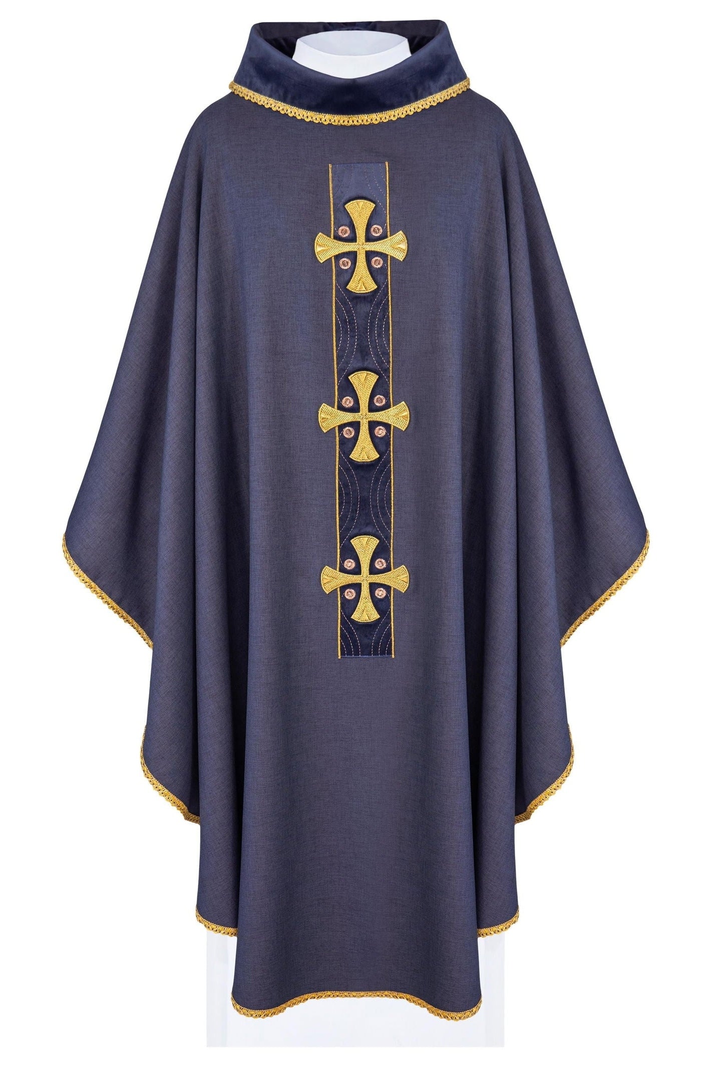 Chasuble with embroidered gold crosses and piping on the collar in purple