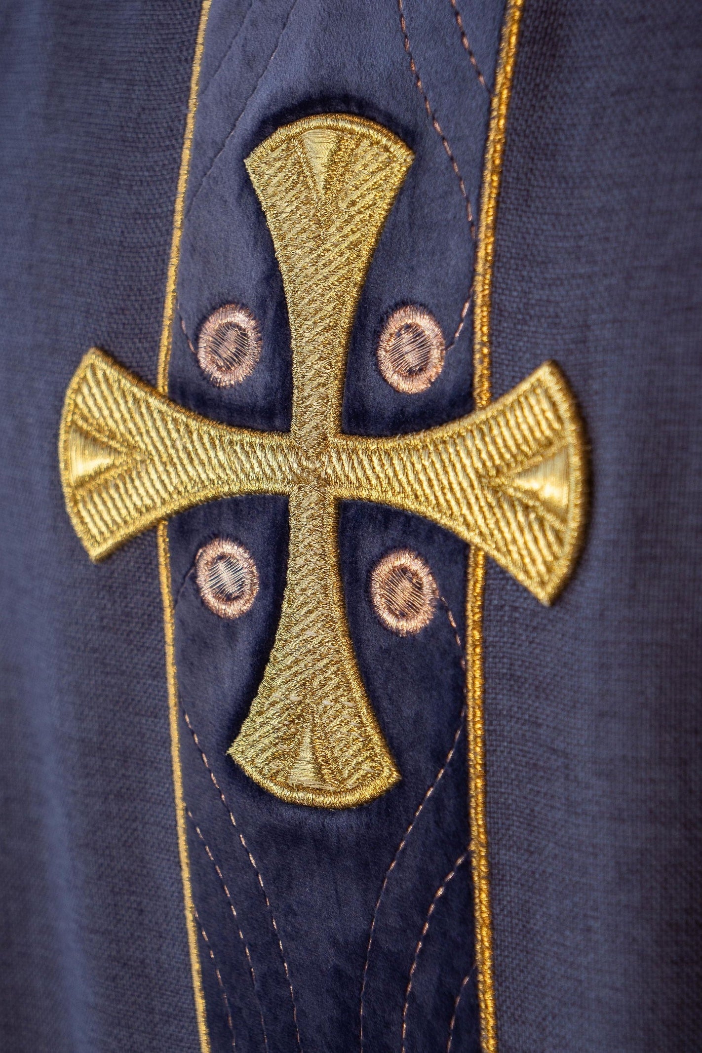 Chasuble with embroidered gold crosses and piping on the collar in purple