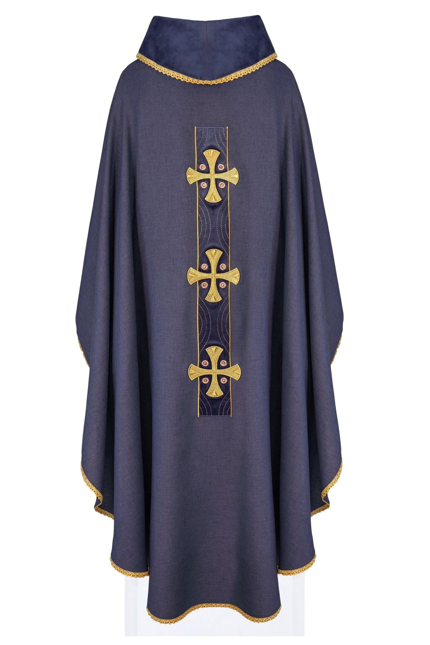 Chasuble with embroidered gold crosses and piping on the collar in purple