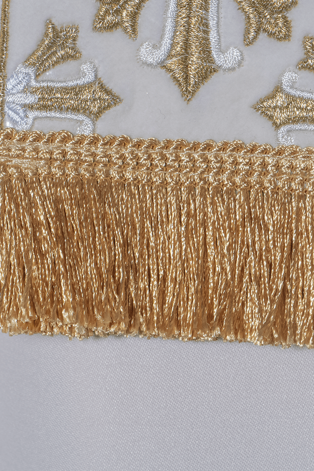 Chasuble with shiny embroidery in ecru