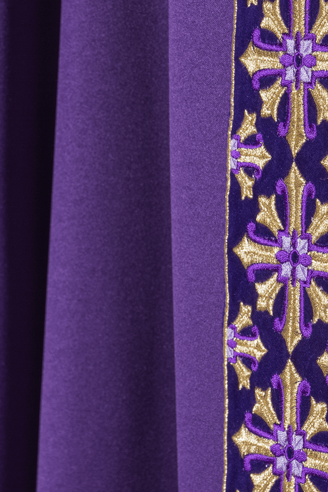 Chasuble with decorative embroidery in purple