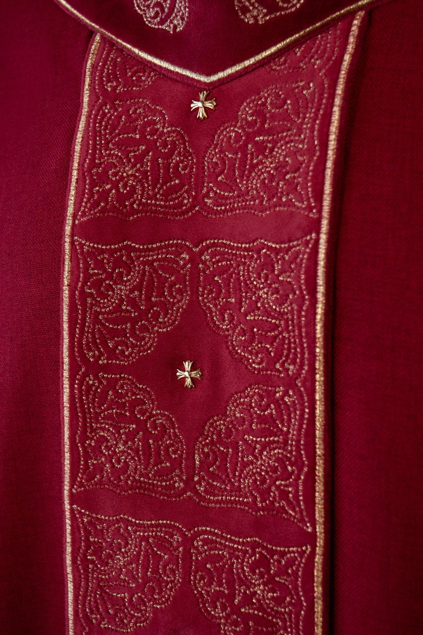 Chasuble with richly embroidered belt and collar in red