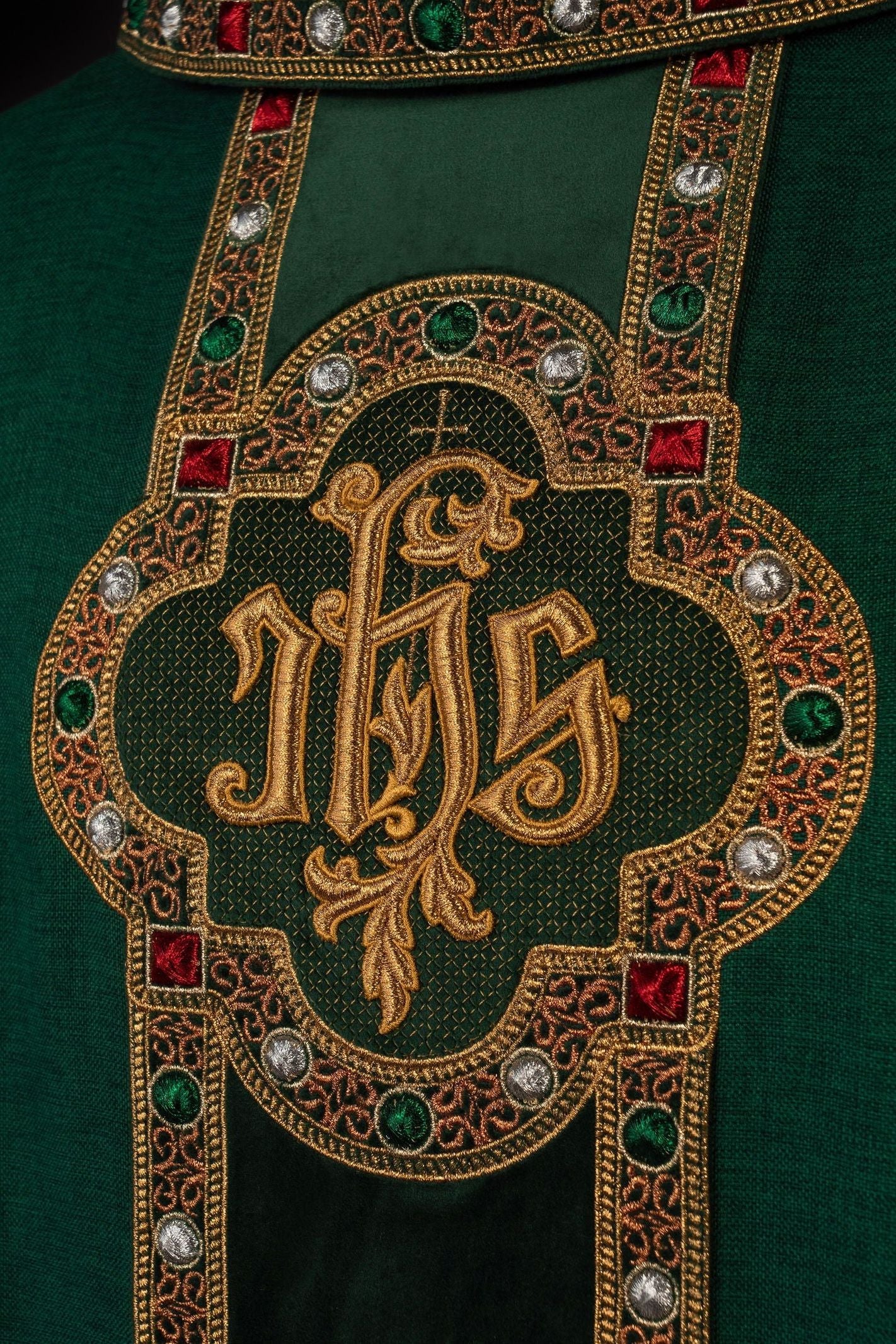 Chasuble with richly embroidered belt and piping around the IHS I collar embroidery in green