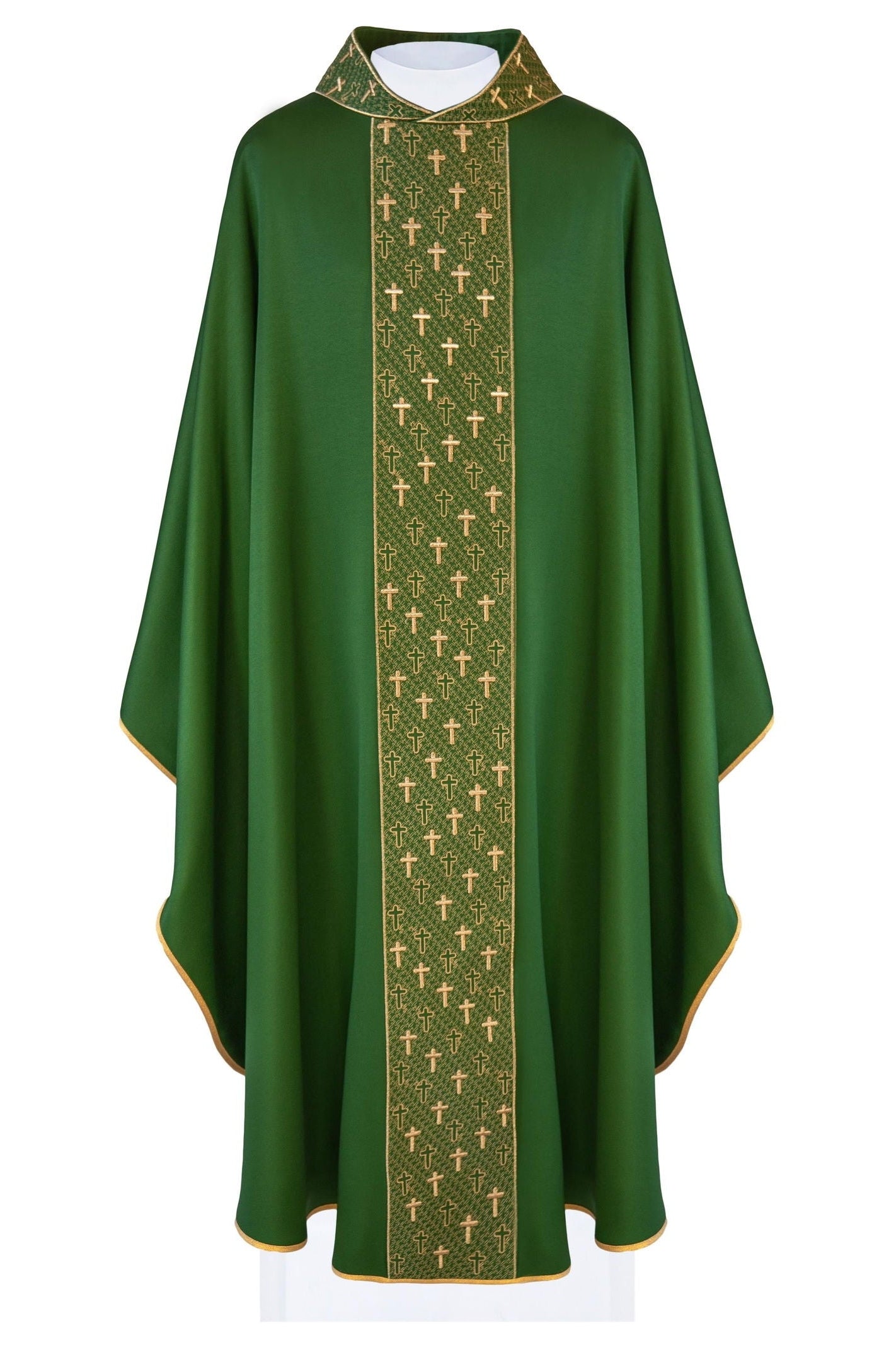 Chasuble with richly embroidered belt in green crosses