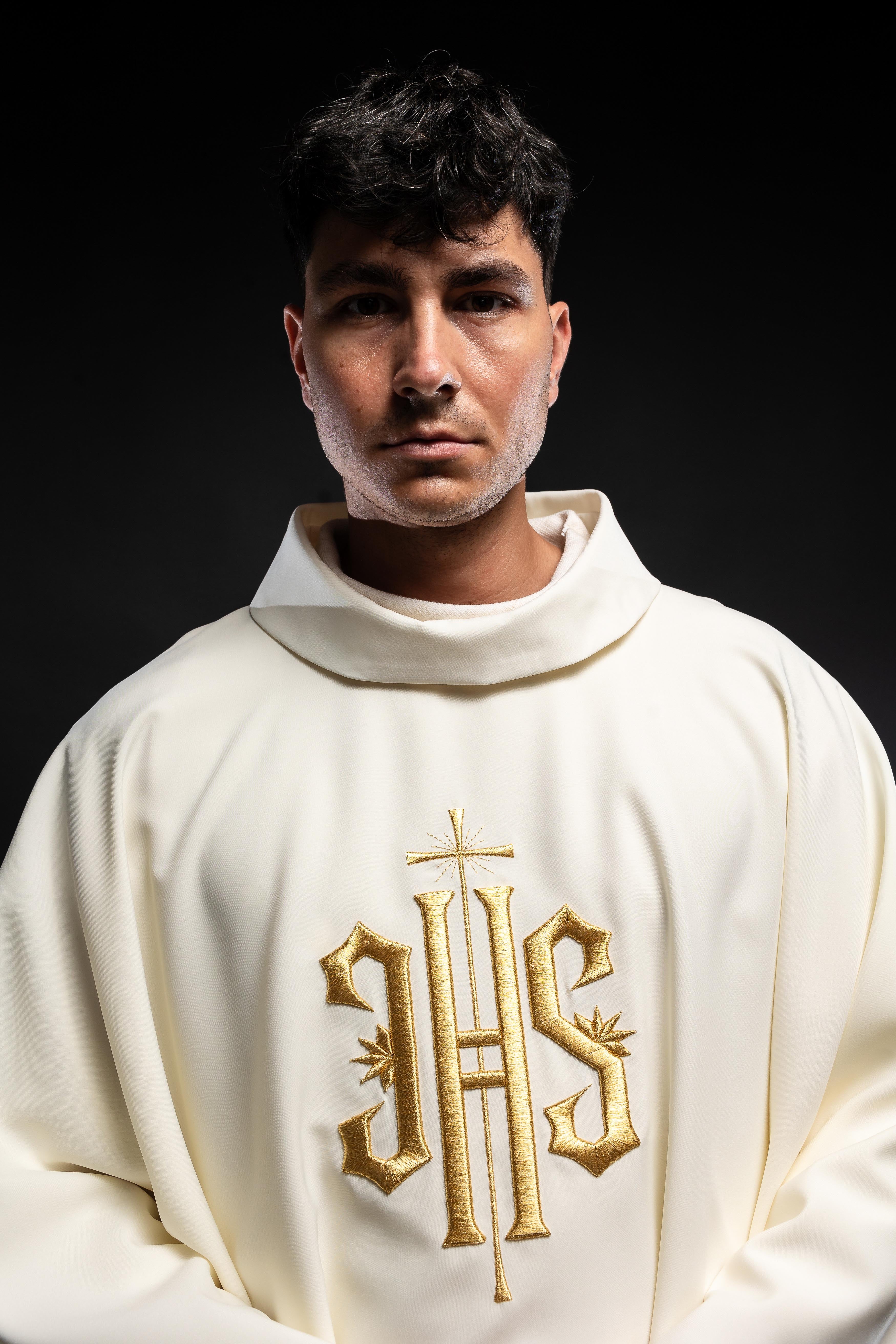 Chasuble with 3D embroidery IHS symbol - HAFTINAUSA.COM