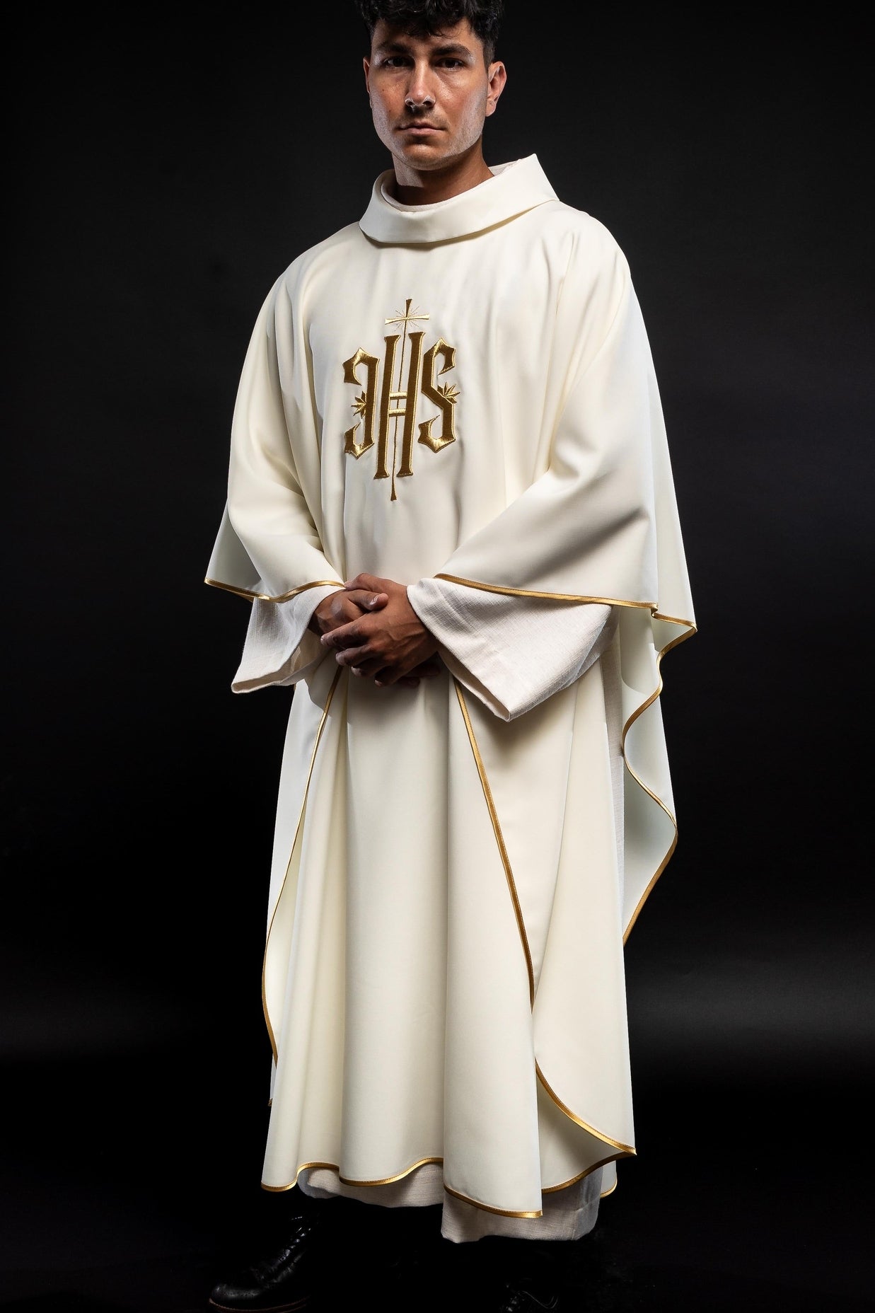 Chasuble with 3D embroidery IHS symbol