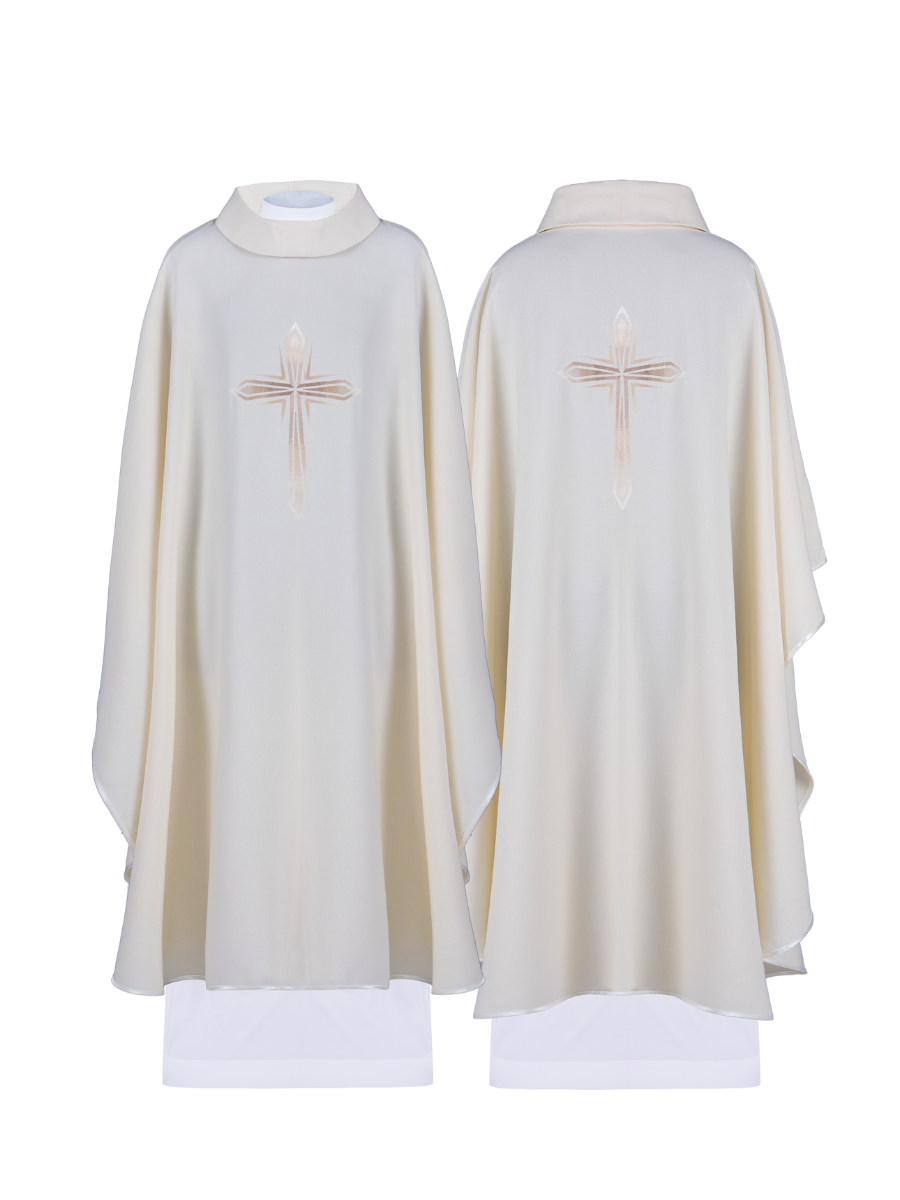 Chasuble with embroidery of the cross and silver piping