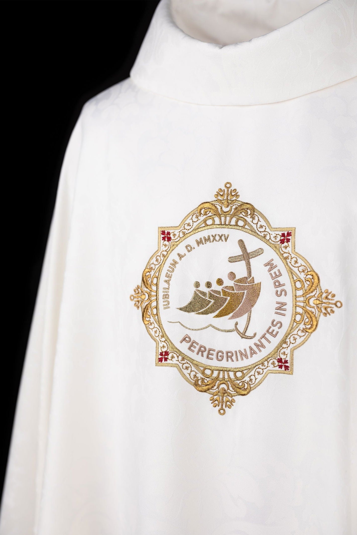 Chasuble with embroidery around the jubilee coat of arms in ecru color