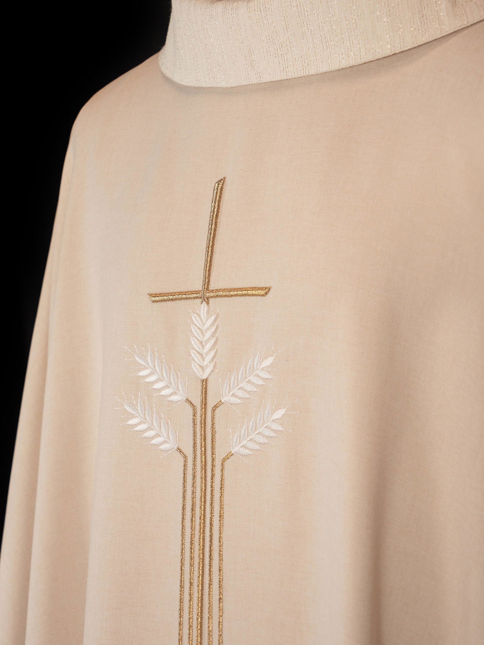 Chasuble with motif of cross, ears and fish